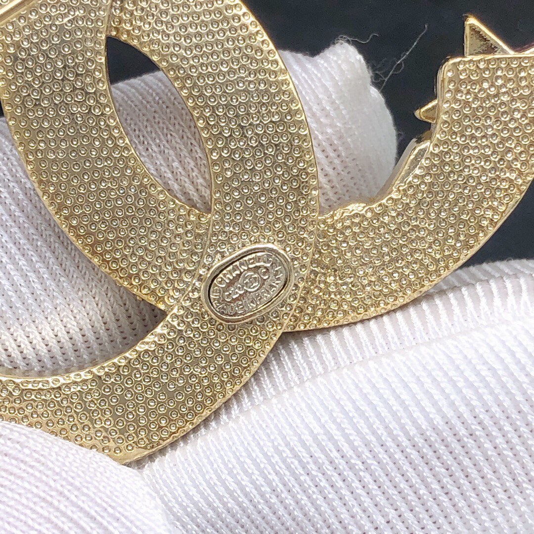 编号XXZ0133银色
编号XXZ0160黑色
编号XXZ0138金色
🆕2021新款彗星五角星胸针，搭
