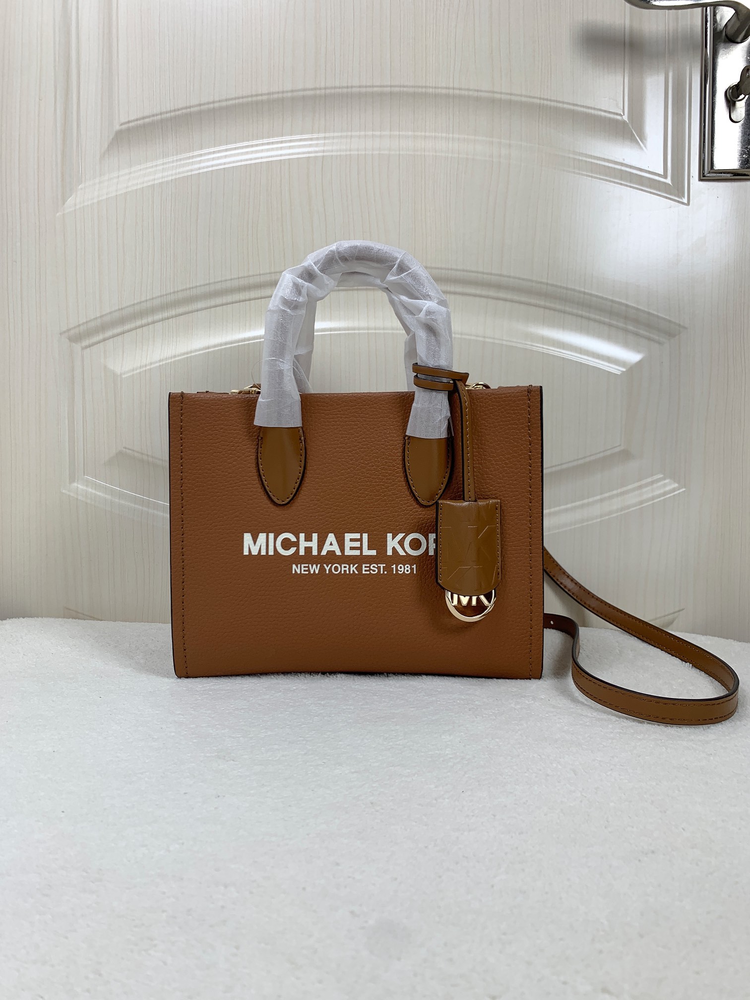 Michael Kors ～新款小号mirella米瑞拉托特包 采用鹅卵石压花牛皮材质 牛皮天然的纹理碰上柔美的莫兰迪色调