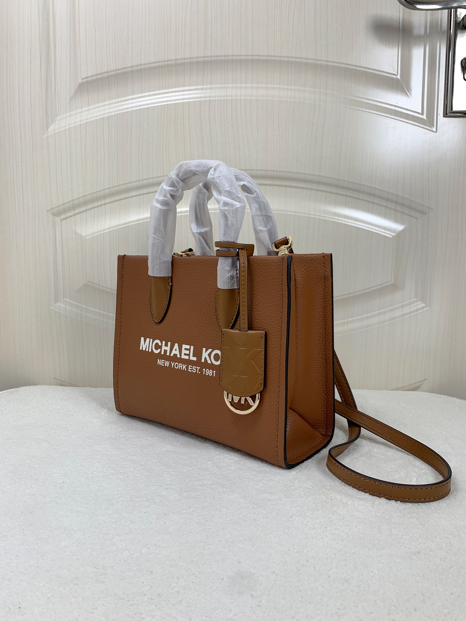 Michael Kors ～新款小号mirella米瑞拉托特包 采用鹅卵石压花牛皮材质 牛皮天然的纹理碰上柔美的莫兰迪色调