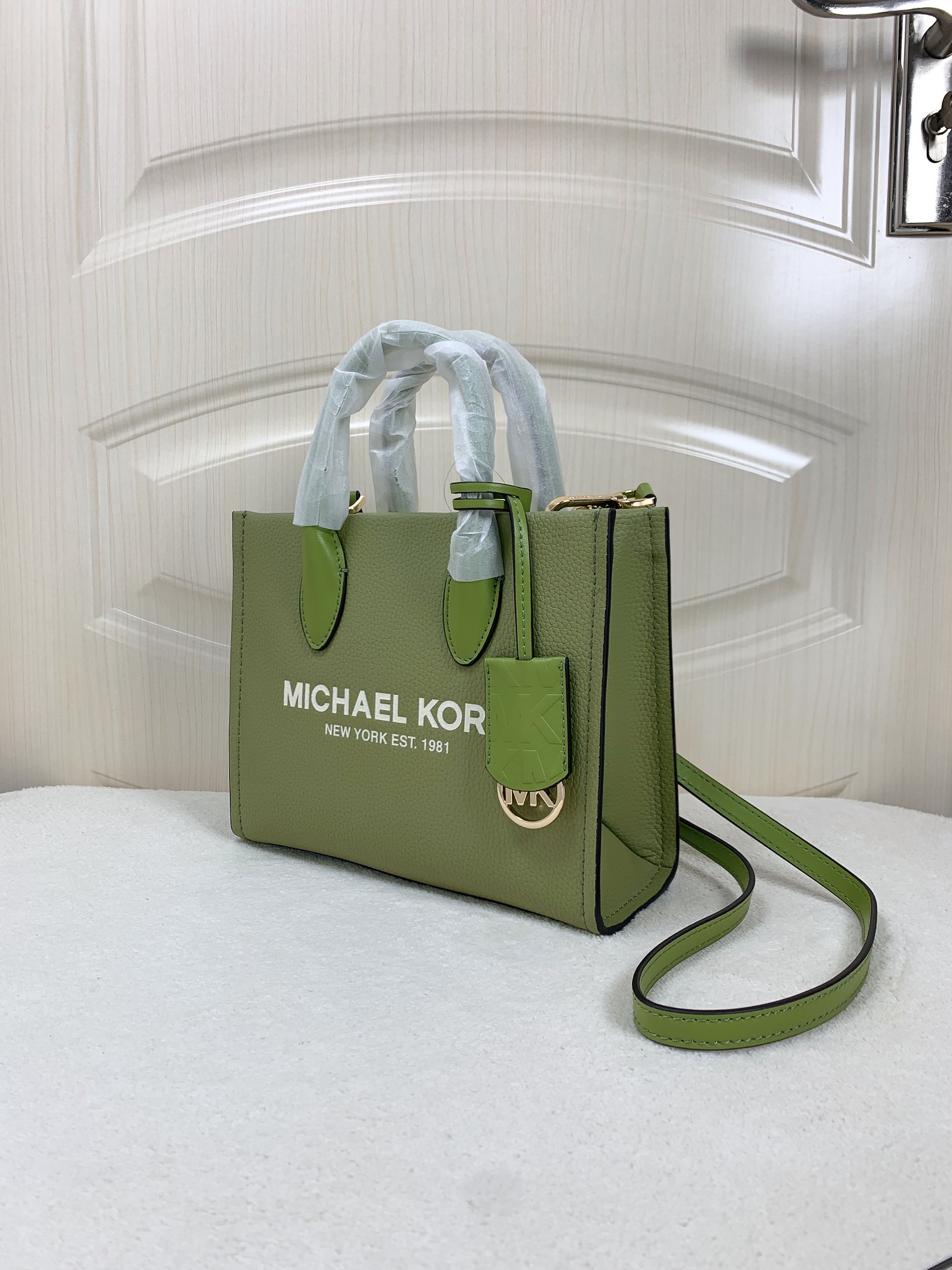 Michael Kors ～新款小号mirella米瑞拉托特包 采用鹅卵石压花牛皮材质 牛皮天然的纹理碰上柔美的莫兰迪色调