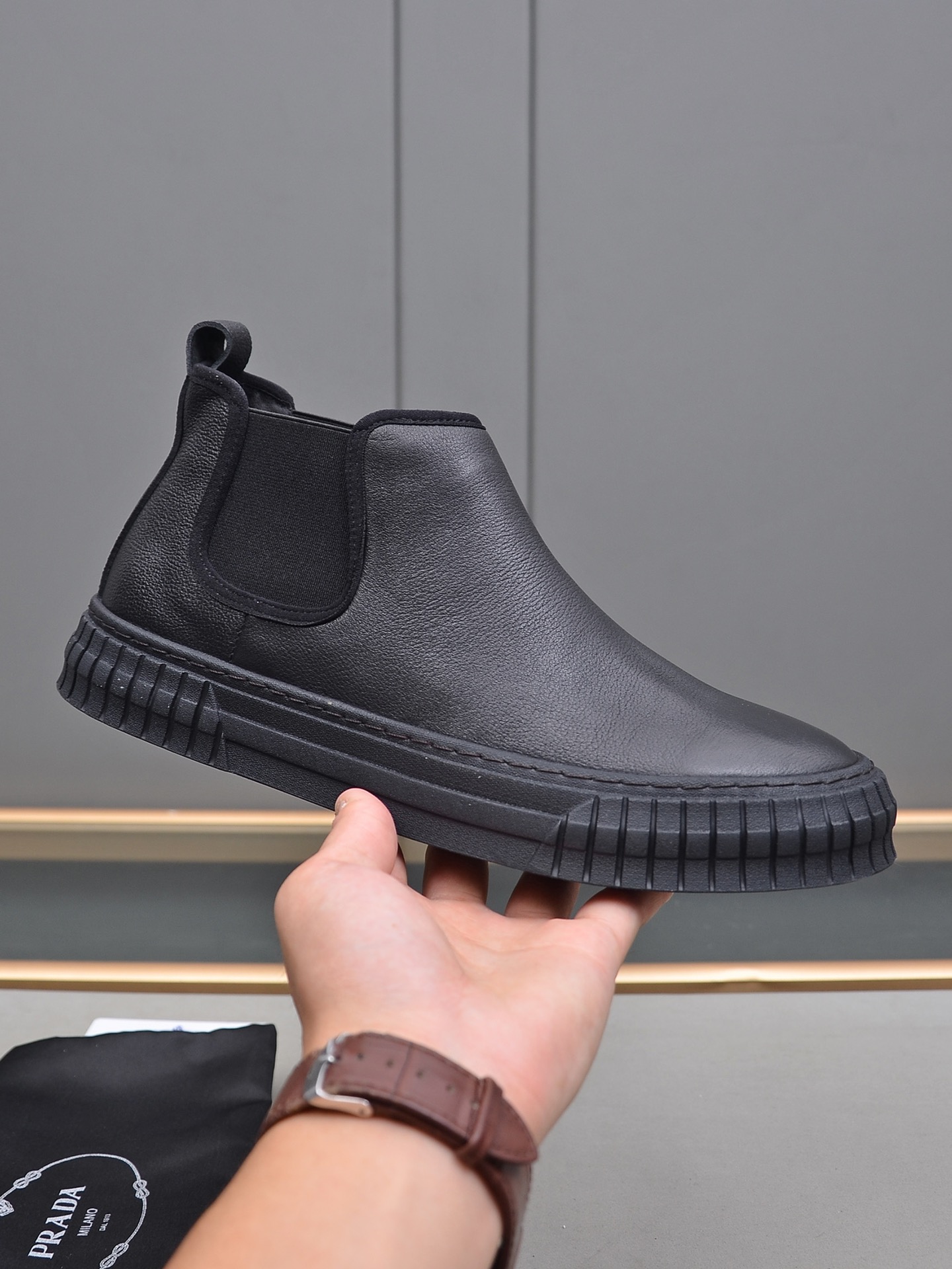 I5   普拉达大气原版套楦型简约大气，成功男士首选 材质：进口顶级原版头层牛皮+透气羊里里尊贵奢华.38 39 40 41 42 43 44 45定做