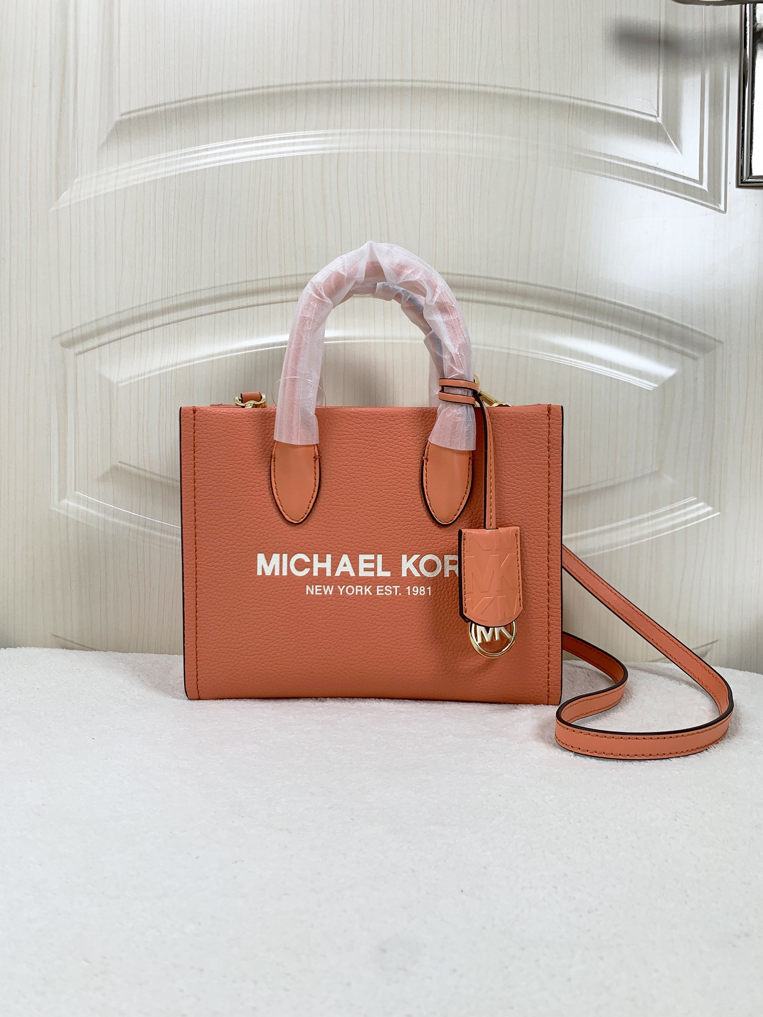 Michael Kors ～新款小号mirella米瑞拉托特包 采用鹅卵石压花牛皮材质 牛皮天然的纹理碰上柔美的莫兰迪色调