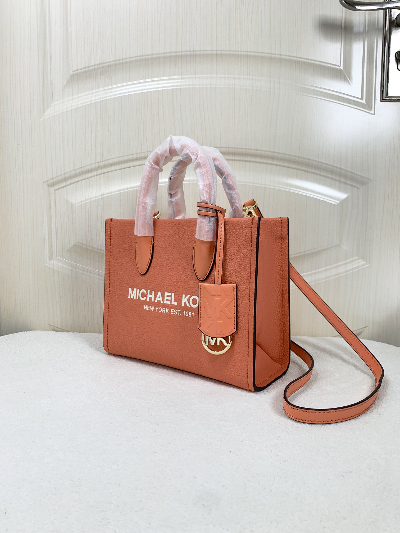 Michael Kors ～新款小号mirella米瑞拉托特包 采用鹅卵石压花牛皮材质 牛皮天然的纹理碰上柔美的莫兰迪色调