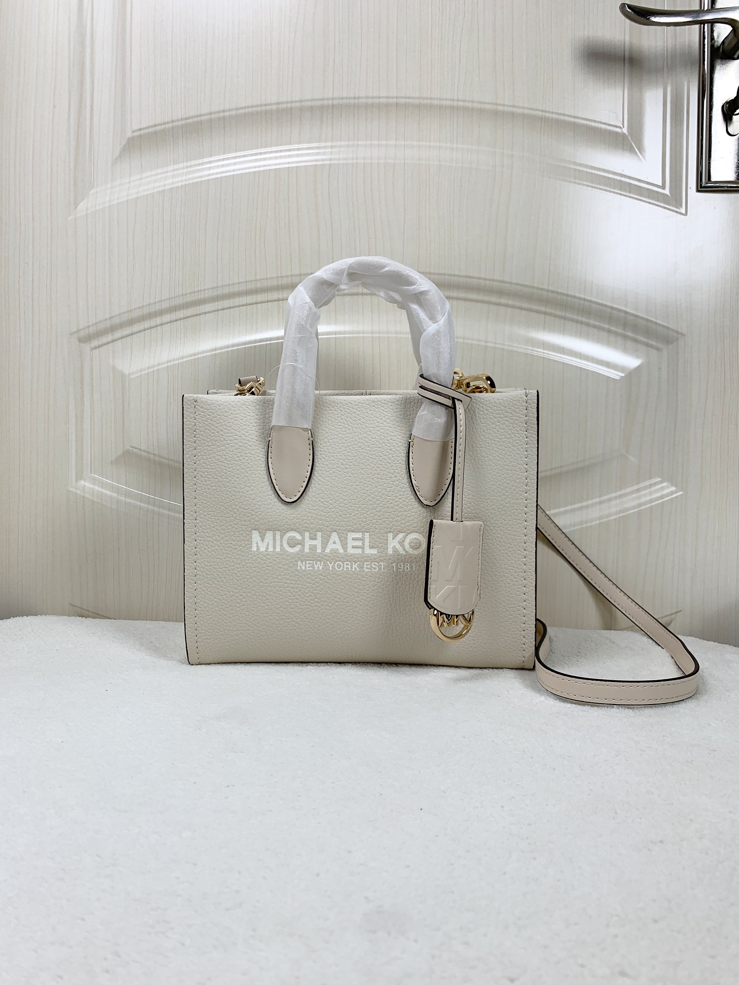 Michael Kors ～新款小号mirella米瑞拉托特包 采用鹅卵石压花牛皮材质 牛皮天然的纹理碰上柔美的莫兰迪色调
