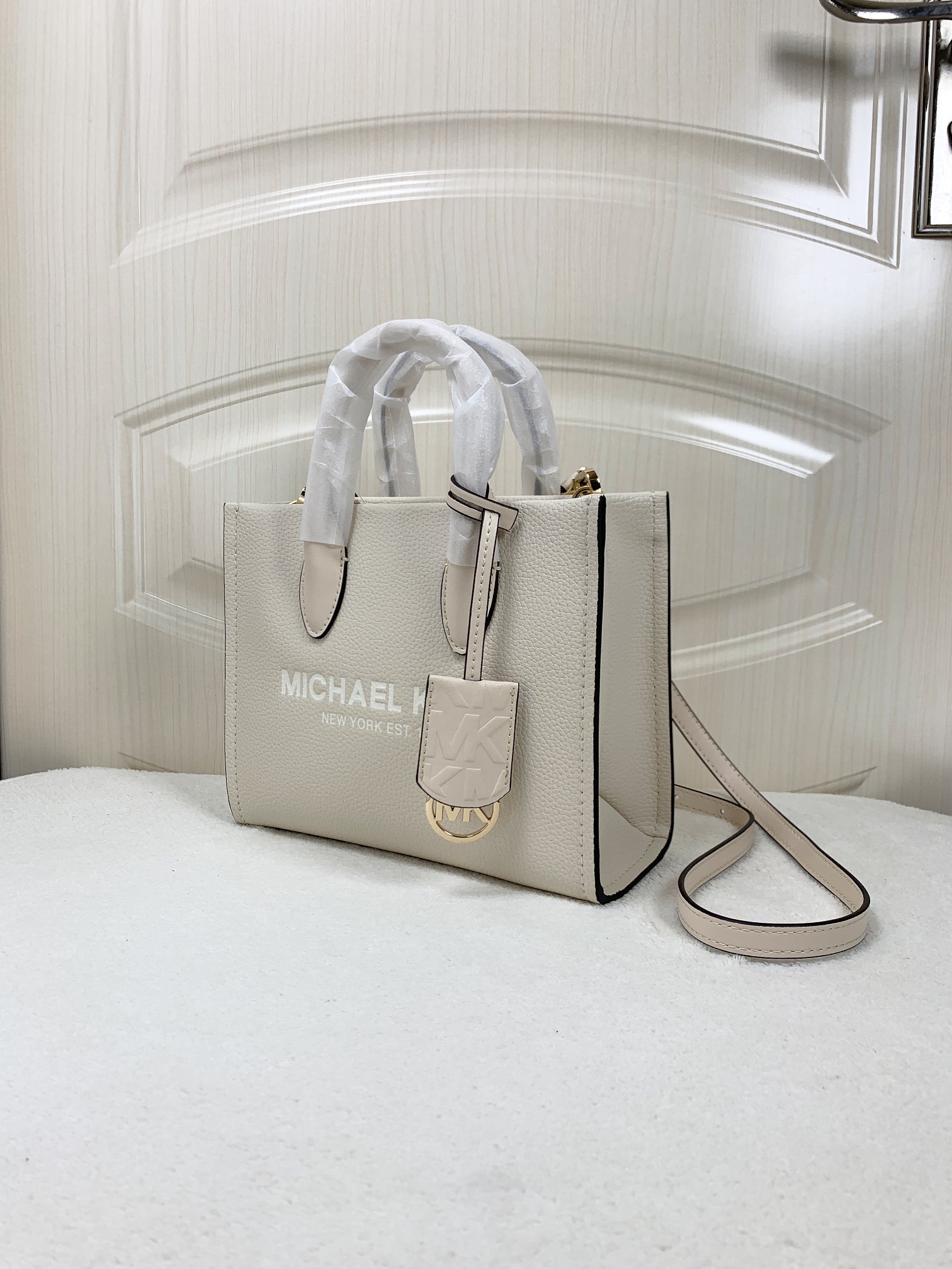 Michael Kors ～新款小号mirella米瑞拉托特包 采用鹅卵石压花牛皮材质 牛皮天然的纹理碰上柔美的莫兰迪色调