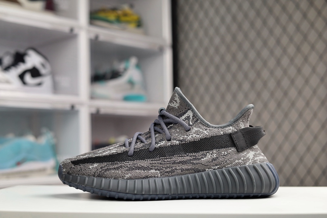 H0 独家外贸版本 最大至48 某知名大厂支线产品 跑遍市场筛选最强最稳定性价比批次 Yeezy 350 v2 彩虹灰 满天星系列配色 鞋型完美升级 疯狂碾压市面同价位版本 大底饱满脚感完美