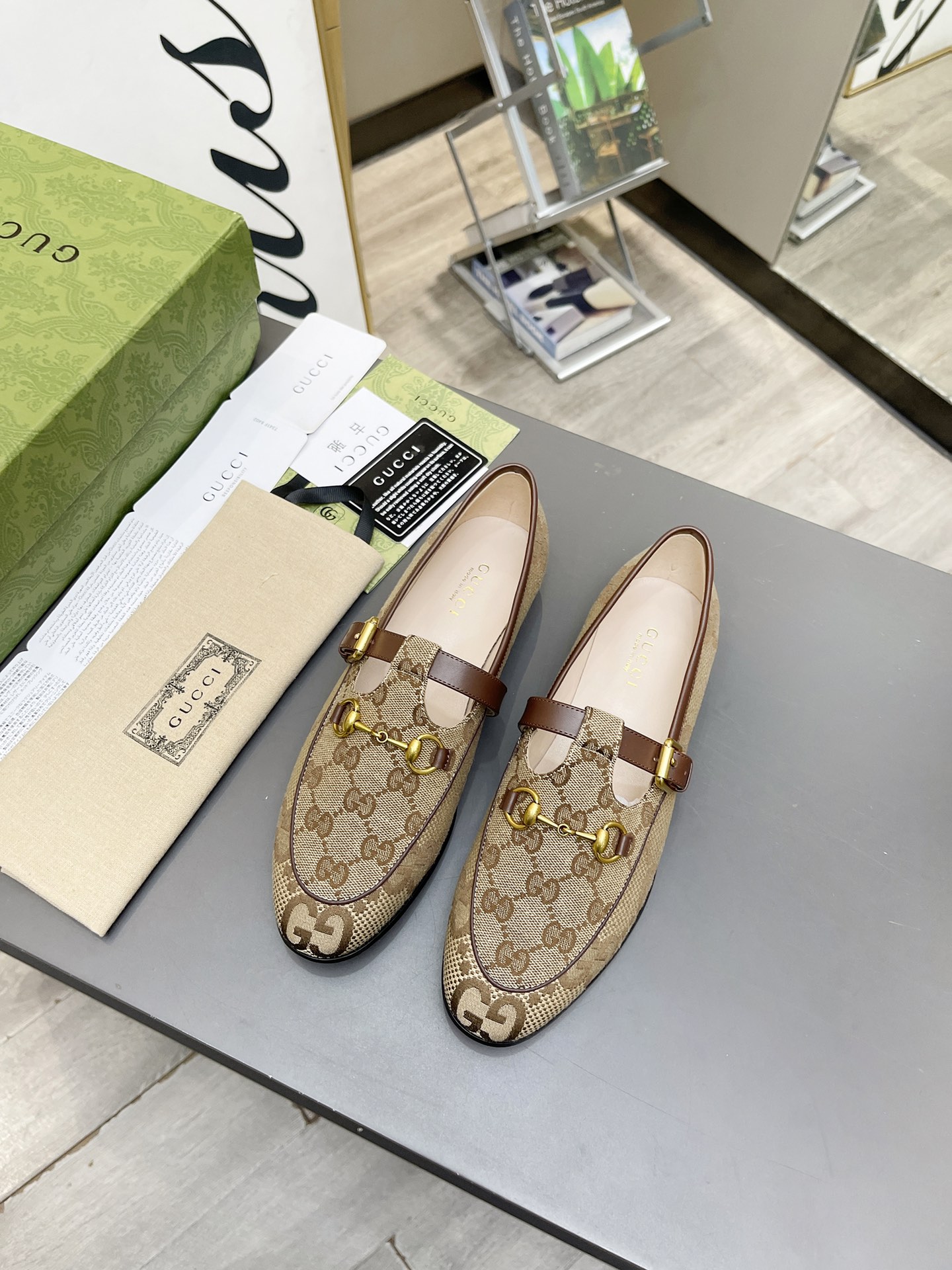 NO:564657,25 spring new styles, the latest Roman horsebit loafers at the counter, calf leather upper/double G canvas, lambskin lining, Italian genuine leather outsole, size 35-40 (41 customized, non-returnable), loafers, loafers, cowhide, sheepskin, Leather soles1986090925春款新款,专柜最新款罗马马衔扣乐福鞋 鞋面小牛皮/双Ｇ帆布 内里小羊皮 鞋底意大利真皮大底 码数35-40（41定制不退换）,乐福鞋,loafers,cowhide,sheepskin,Leather soles,Women's Shoes