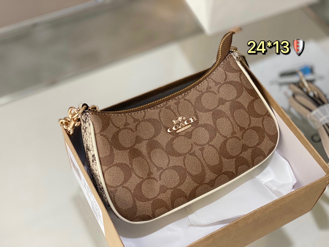 J0 size：24*13cm c家 Luna新品月牙包 经典老花色 超级百搭 搜索 Coach 蔻驰  腋下