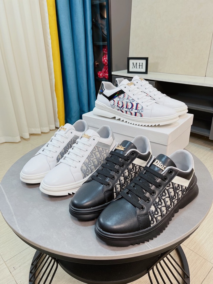 I5 Dior迪奥爆卖款官网全球首发男鞋高端品牌 官网最系列：鞋面采用进口牛皮搭配专供面料打造网布透气内里。让行走更加便捷舒适与官方的质量相比美的1：1复刻。打造时尚个性衬托你的与众不同潮男必备!经典款。男码：38-44。