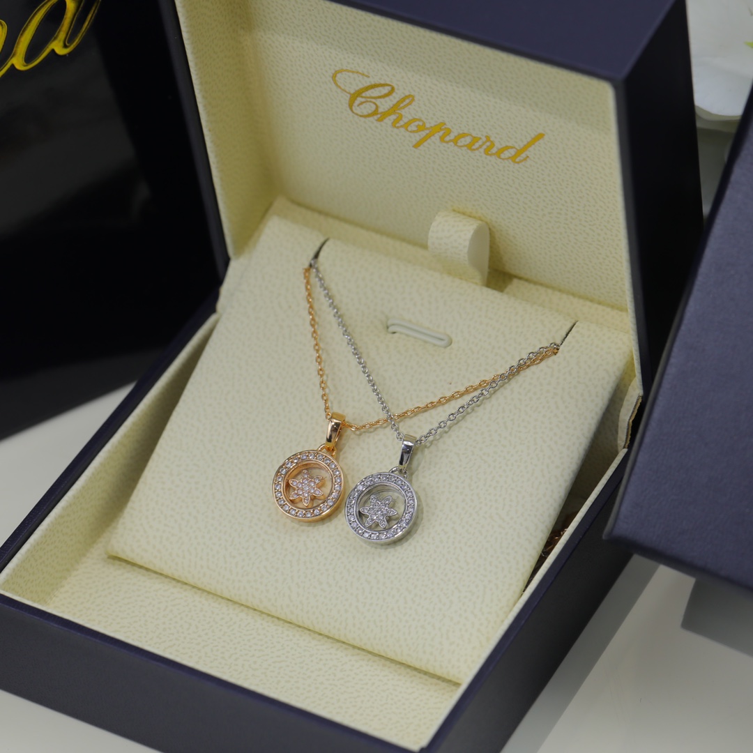 p85萧邦 Chopard 👼萧邦项链 萧邦的幸运与品牌最具标志性的灵动钻石完美融合，亚金材质。18k玫瑰金 原版logo 原版尾牌可以调节长短 萧邦项链