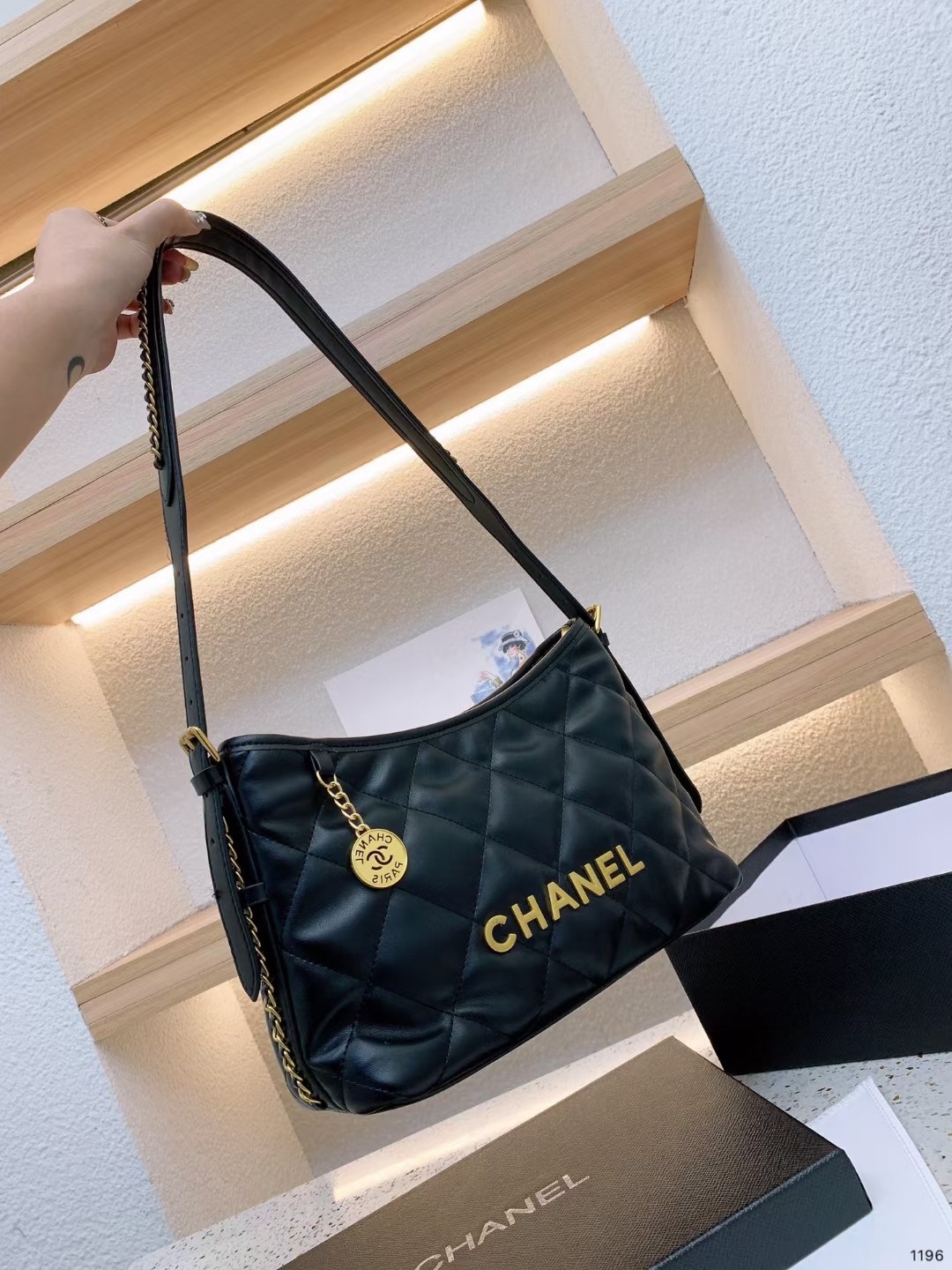 J0 ，原版的五金配件高品质，时尚百搭轻便好用款，同时也很精致 上身超有气质， 一眼万年款尺码28：20