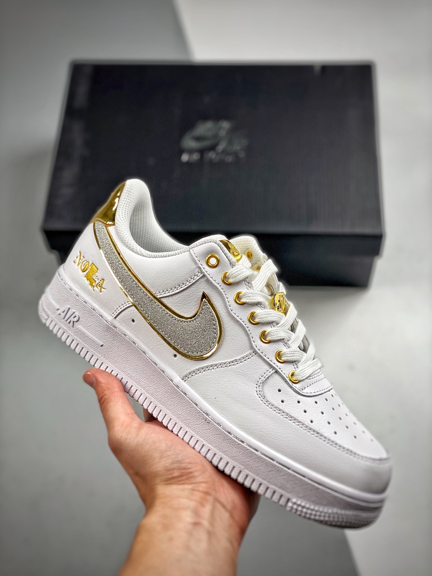 Núcleo 4 Nike Air Force 1 07 Blanco y Dorado Air Force One Low Casual Skate Shoes Cuero Personalizado Impresión 3D Orig…