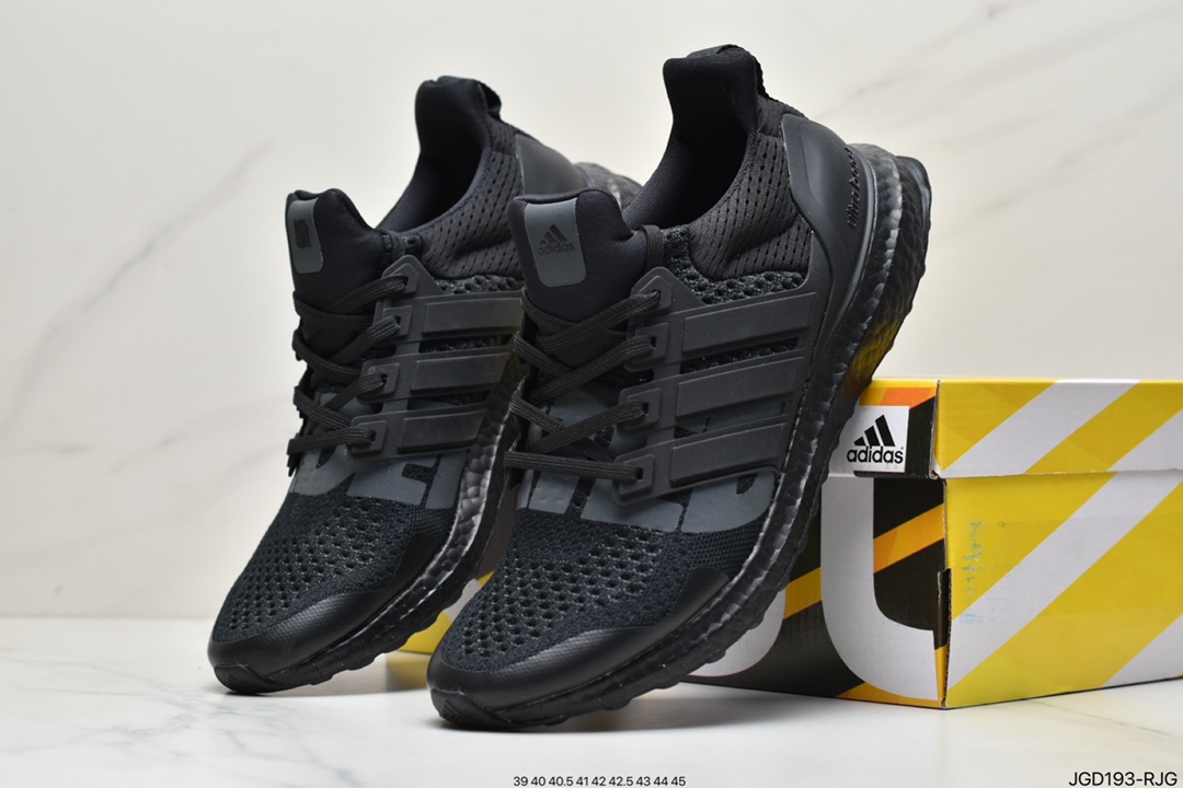 Undefeated x Adidas UltraBoost ”Triple Black” 1.0 first generation popcorn jogging shoes EF1966