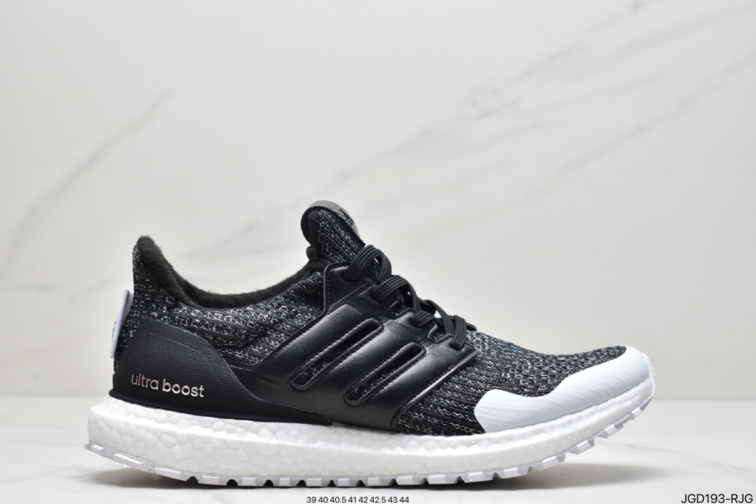 Undefeated x Adidas UltraBoost ”Triple Black” 1.0 first generation popcorn jogging shoes EF1966