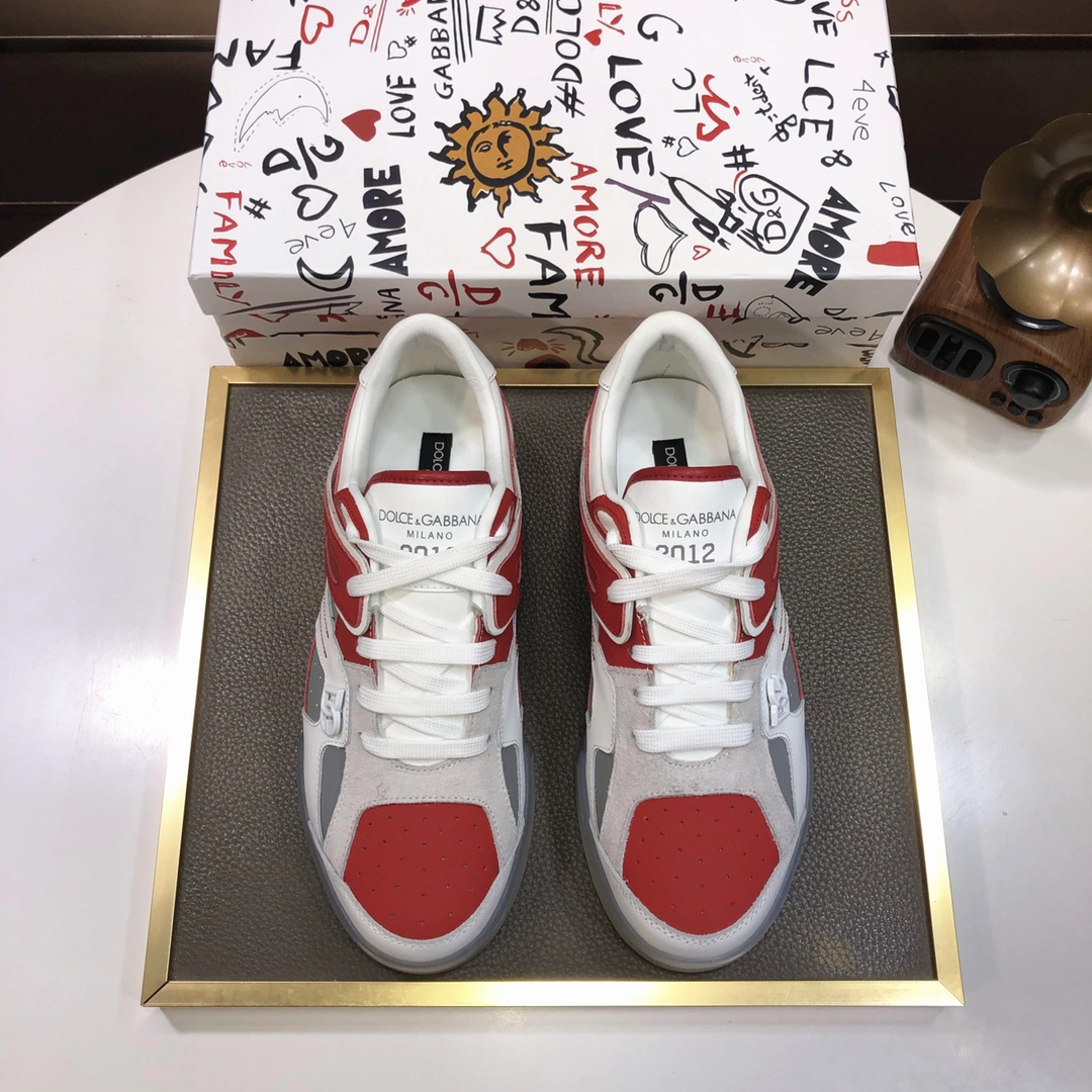 J5  Dolce&Gabbana 杜嘉班纳原单材料内里杜嘉班纳男鞋上新原单级限量潮鞋，原单滴胶工艺品质，专柜同步，原版复刻，做工一流欧美大师设计，完美打造顶级品质，个性十足，时尚新颖。上脚极致舒适，千锤百炼为您量身定制。鞋垫：高档舒适羊里大底：原版橡胶防滑耐磨大底