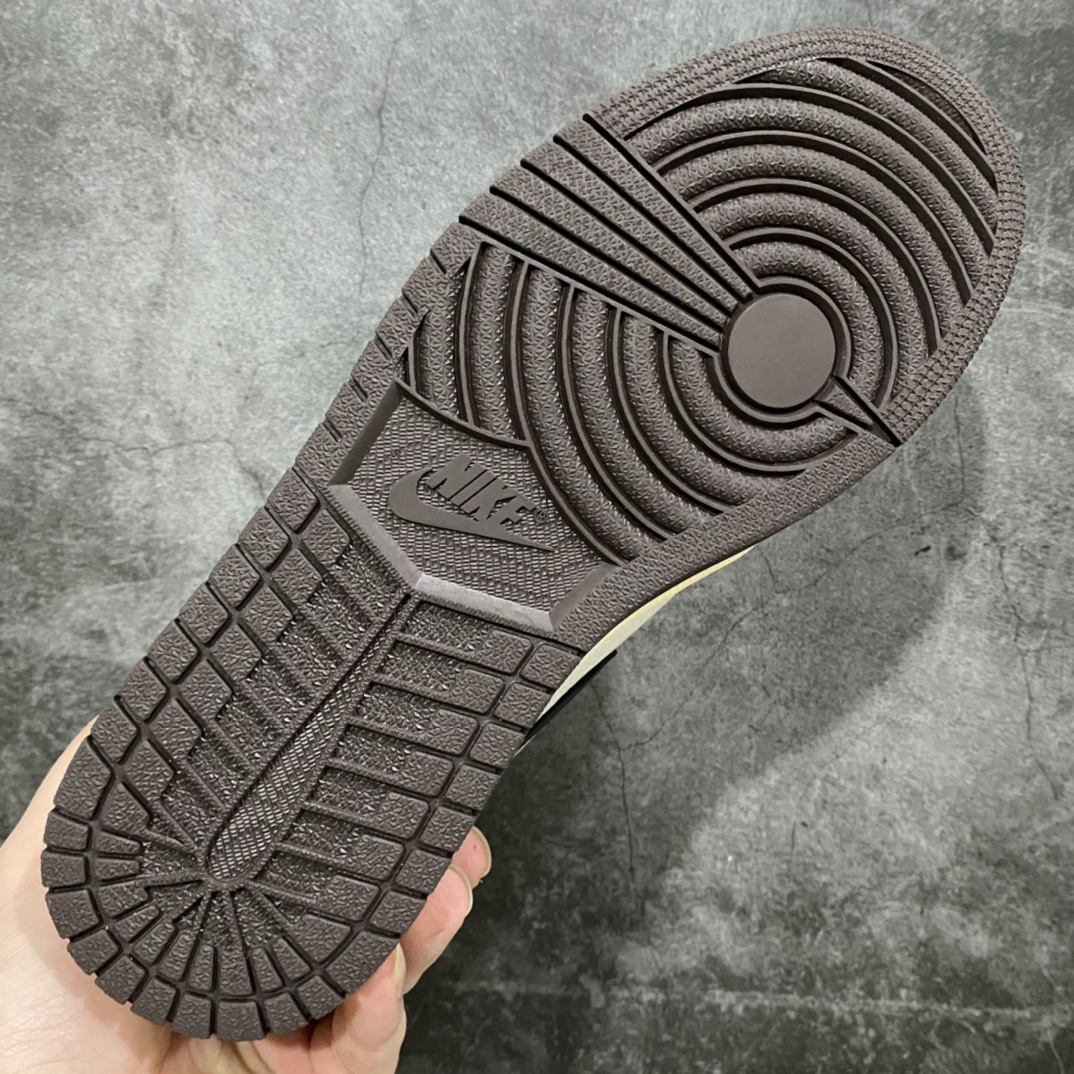图片[9]-老DT版本Travis Scott x Air Jordan AJ1 TS 联名深棕倒勾 CD4487-100 全新升级网板中底 原楦原纸板开发 极致一眼正品既视感 原厂皮料 承诺百分百一致原鞋 鞋面清洁度最高QC检验标准 控制溢胶 飞翼3D高频深度立体 全市场仅此一家 鞋盒、防尘纸 均采购来自原厂 尺码：36 36.5 37.5 38 38.5 39 40 40.5 41 42 42.5 43 44 44.5 45 46 47.5-选品中心