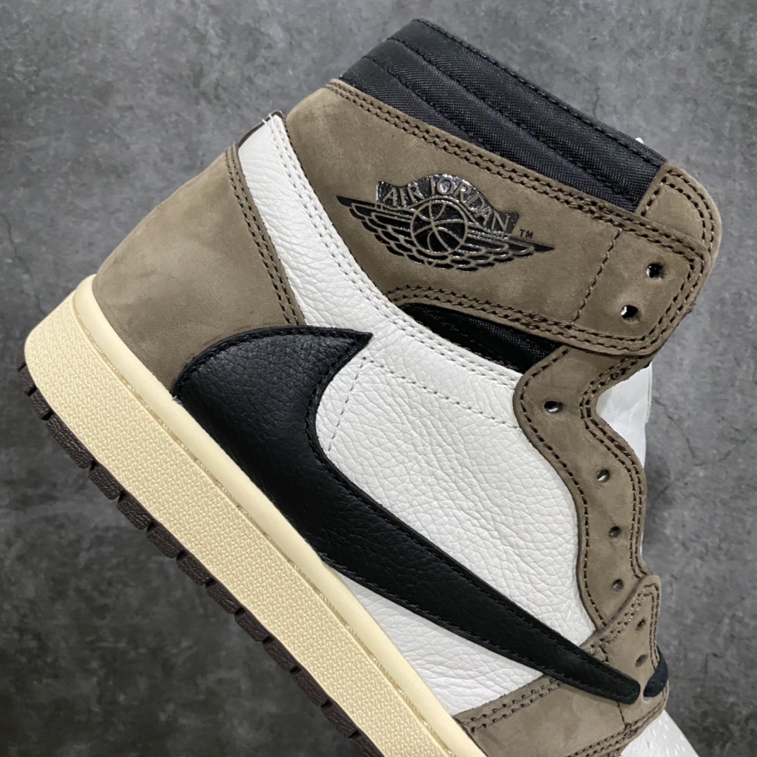 图片[7]-老DT版本Travis Scott x Air Jordan AJ1 TS 联名深棕倒勾 CD4487-100 全新升级网板中底 原楦原纸板开发 极致一眼正品既视感 原厂皮料 承诺百分百一致原鞋 鞋面清洁度最高QC检验标准 控制溢胶 飞翼3D高频深度立体 全市场仅此一家 鞋盒、防尘纸 均采购来自原厂 尺码：36 36.5 37.5 38 38.5 39 40 40.5 41 42 42.5 43 44 44.5 45 46 47.5-选品中心