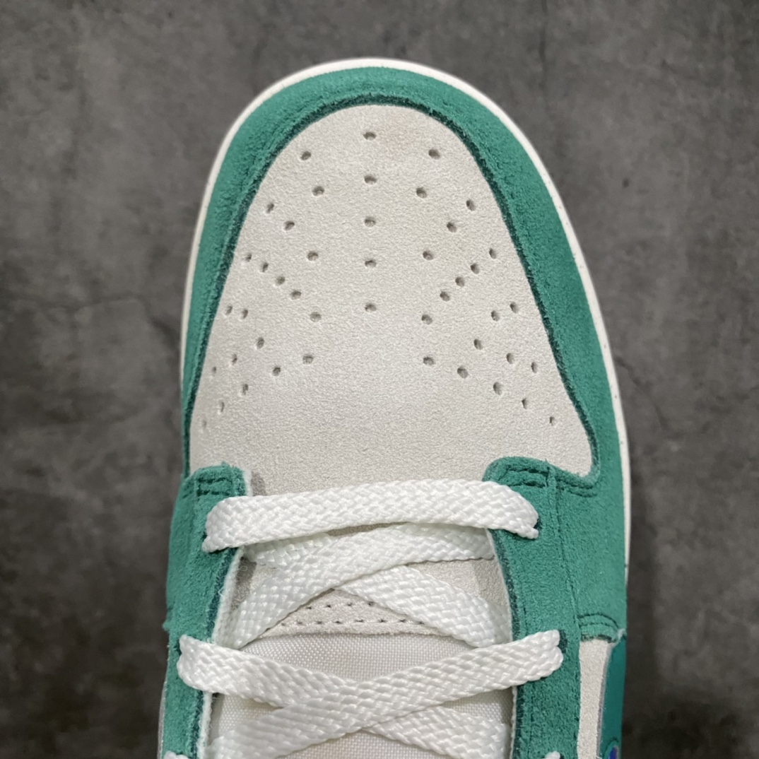 图片[5]-lw版纯原Dunk Low SE \”85\” 帆白绿双钩 DO9457-101 原装头层材料 用料绝不含糊 独家版型蒸餾加工帶來的是更好的视觉和脚感体验 清洁度 电绣工艺 皮料切割干净无任何毛边 细节完美 尺码：36 36.5 37.5 38 38.5 39 40 40.5 41 42 42.5 43 44 44.5 45 46 47.5-选品中心