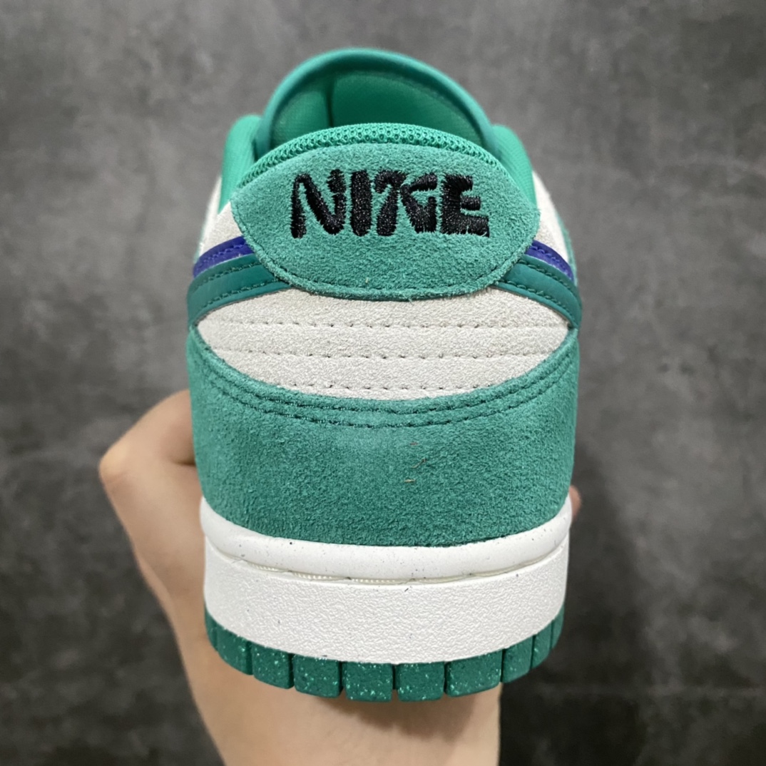 图片[4]-lw版纯原Dunk Low SE \”85\” 帆白绿双钩 DO9457-101 原装头层材料 用料绝不含糊 独家版型蒸餾加工帶來的是更好的视觉和脚感体验 清洁度 电绣工艺 皮料切割干净无任何毛边 细节完美 尺码：36 36.5 37.5 38 38.5 39 40 40.5 41 42 42.5 43 44 44.5 45 46 47.5-选品中心