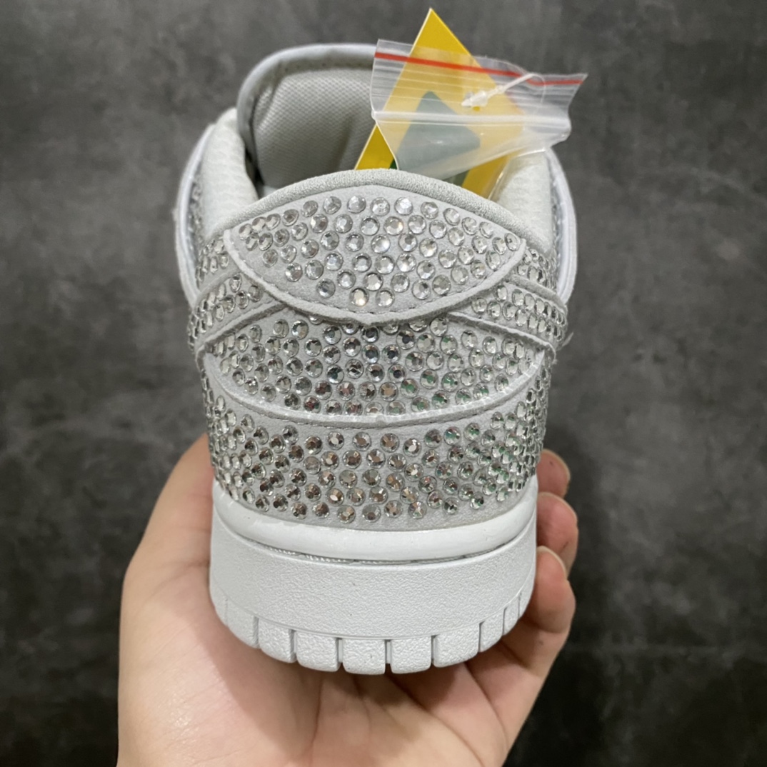 图片[4]-Nike SB Dunk Low 笑脸灰满钻 原盒全套配件 原厂原档案开发，原盒原标，原厂头层皮料，官方厚鞋舌设计，做工细节全方位比对原鞋。 编码 CZ2670-001 尺码：36/47.5-选品中心