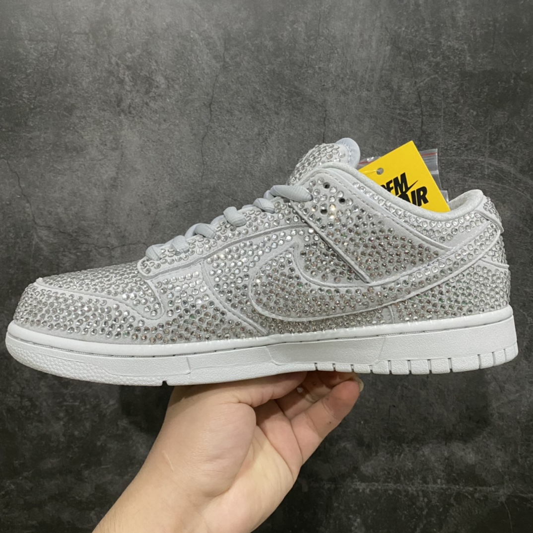 图片[2]-Nike SB Dunk Low 笑脸灰满钻 原盒全套配件 原厂原档案开发，原盒原标，原厂头层皮料，官方厚鞋舌设计，做工细节全方位比对原鞋。 编码 CZ2670-001 尺码：36/47.5-选品中心