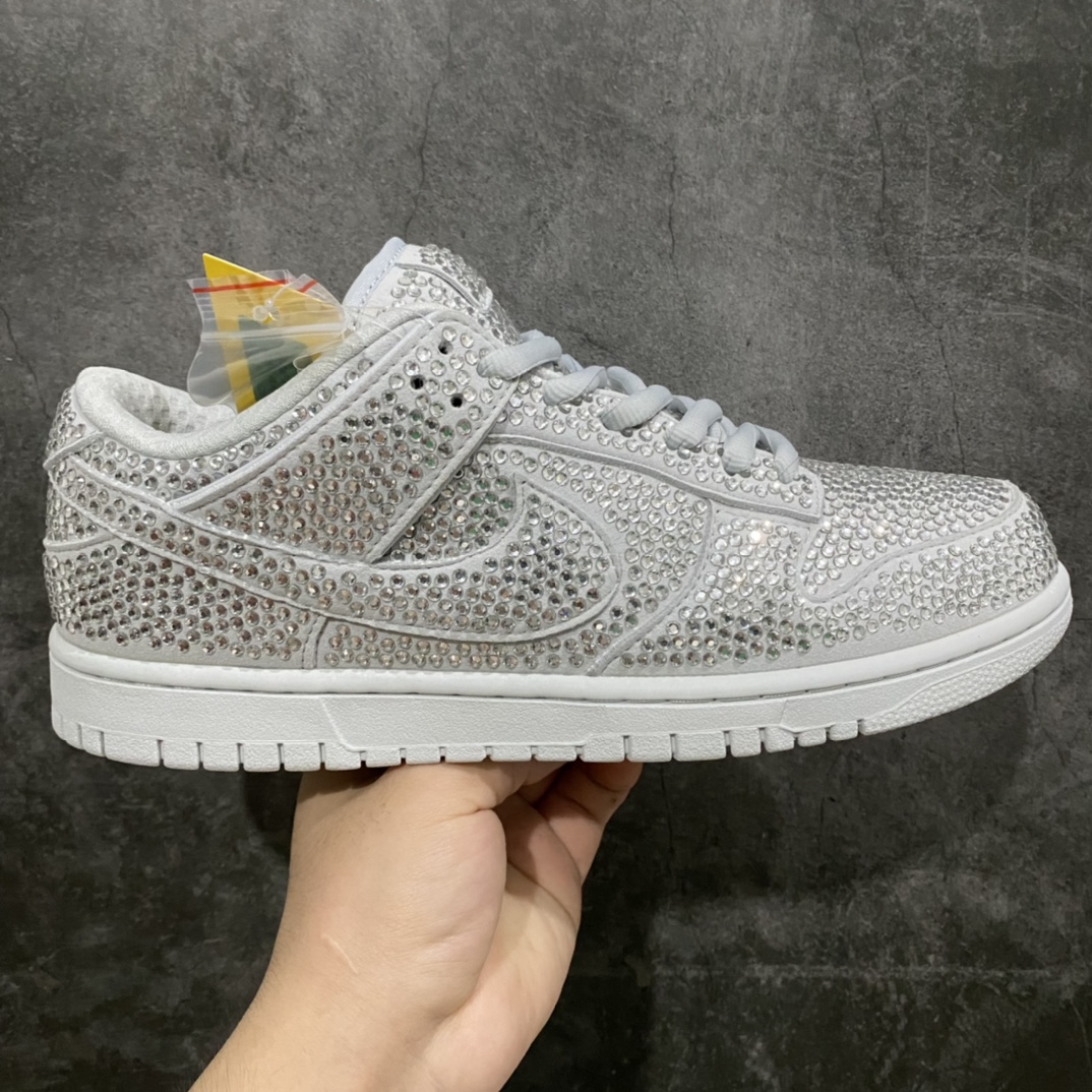 Nike SB Dunk Low 笑脸灰满钻 原盒全套配件 原厂原档案开发,原盒原标,原厂头层皮料,官方厚鞋舌设计,做工细节全方位比对原鞋。 编码 CZ2670-001 尺码:36/47.5-选品中心