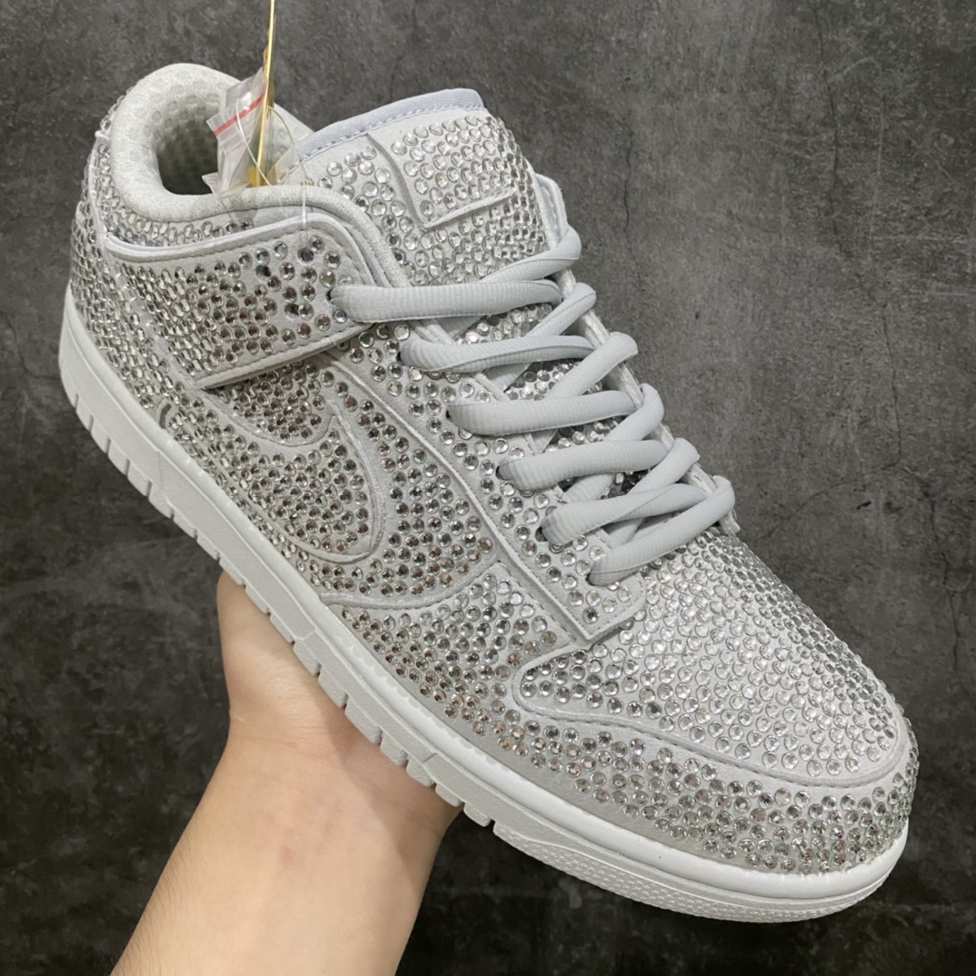 图片[3]-Nike SB Dunk Low 笑脸灰满钻 原盒全套配件 原厂原档案开发，原盒原标，原厂头层皮料，官方厚鞋舌设计，做工细节全方位比对原鞋。 编码 CZ2670-001 尺码：36/47.5-选品中心