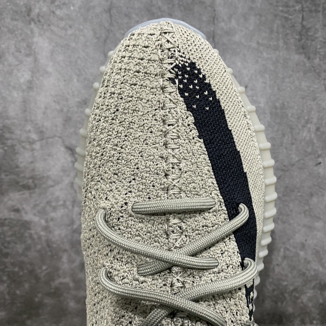 图片[5]-lw老汪纯原 Yeezy Boost 350 V2浅绿黑HQ2059 市场最抗打 口碑最稳定的版本之一 第一梯队产物💪🏻 全套原楦 原纸版 原鞋开模完美打造 采用辰元飞织鱼丝网原厂面 非进口机台 大底原厂半透明RB巴斯夫满钉大底 原厂东莞百宏3M反光鞋带 质感一致 原厂鑫成新粉原鞋垫 LOGO胶浆印花 钛金针与高士马克线针车精工打造 一切遵循原厂指令单采购同源原材 采购全套原厂进口材料 原纸版 原楦头 一切同源公司货 大几率过验 混卖无压力 尺码：36 36.5 37 38 38.5 39 40 40.5 41 42 42.5 43 44 44.5 45 46 47 48-选品中心