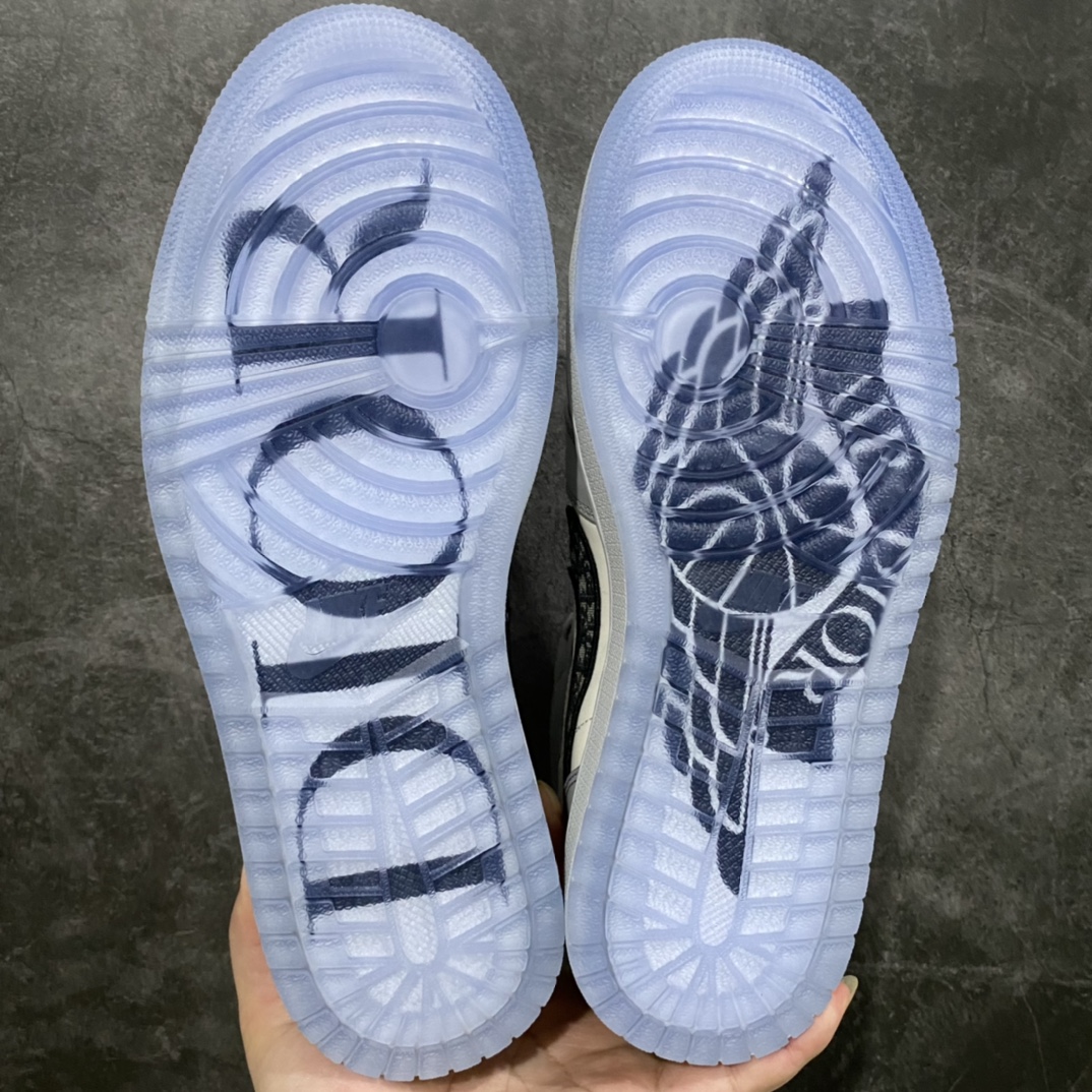 图片[9]-LW老汪版Dior x Air Jordan 1 AJ1大迪奥高帮 整个市场最贵的版本 也是最稳的版本 真正购入原鞋拆解开发 材料全部使用原厂材料 细节做工完美复刻原鞋 勾子刺绣效果市场别无二家 无需太多文案描述 高端零售的顾客 要想最稳的版本 此版本是不二之选！ 尺码：36-47.5-选品中心