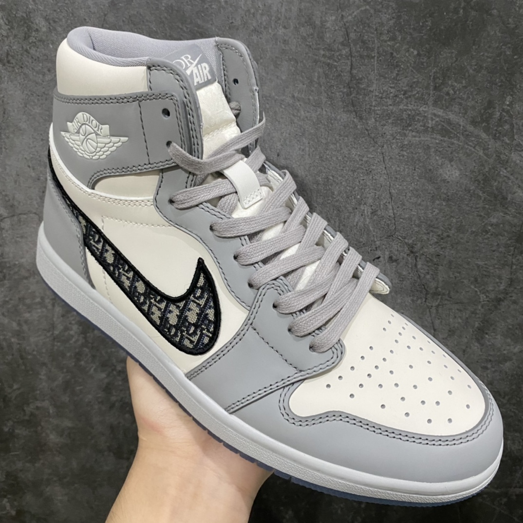 图片[3]-LW老汪版Dior x Air Jordan 1 AJ1大迪奥高帮 整个市场最贵的版本 也是最稳的版本 真正购入原鞋拆解开发 材料全部使用原厂材料 细节做工完美复刻原鞋 勾子刺绣效果市场别无二家 无需太多文案描述 高端零售的顾客 要想最稳的版本 此版本是不二之选！ 尺码：36-47.5-选品中心