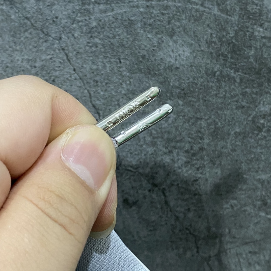 图片[7]-LW老汪版Dior x Air Jordan 1 AJ1大迪奥高帮 整个市场最贵的版本 也是最稳的版本 真正购入原鞋拆解开发 材料全部使用原厂材料 细节做工完美复刻原鞋 勾子刺绣效果市场别无二家 无需太多文案描述 高端零售的顾客 要想最稳的版本 此版本是不二之选！ 尺码：36-47.5-选品中心