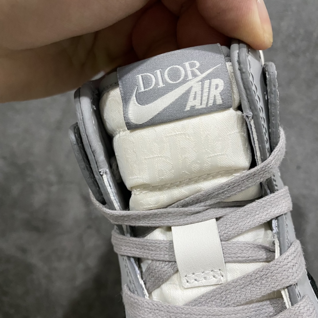 图片[3]-LW老汪版Dior x Air Jordan 1 AJ1大迪奥高帮 整个市场最贵的版本 也是最稳的版本 真正购入原鞋拆解开发 材料全部使用原厂材料 细节做工完美复刻原鞋 勾子刺绣效果市场别无二家 无需太多文案描述 高端零售的顾客 要想最稳的版本 此版本是不二之选！ 尺码：36-47.5-选品中心