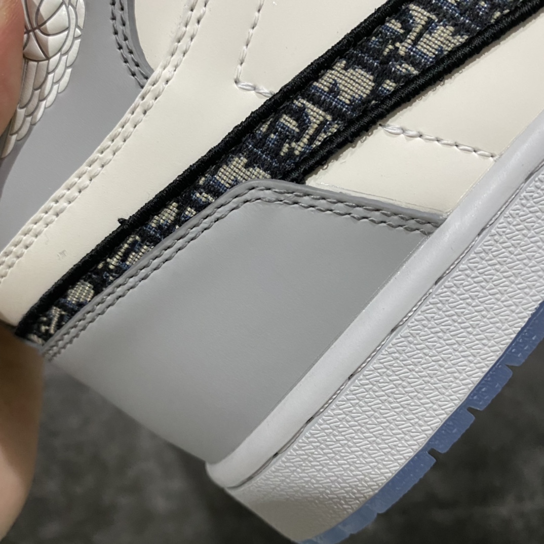 图片[9]-LW老汪版Dior x Air Jordan 1 AJ1大迪奥高帮 整个市场最贵的版本 也是最稳的版本 真正购入原鞋拆解开发 材料全部使用原厂材料 细节做工完美复刻原鞋 勾子刺绣效果市场别无二家 无需太多文案描述 高端零售的顾客 要想最稳的版本 此版本是不二之选！ 尺码：36-47.5-选品中心