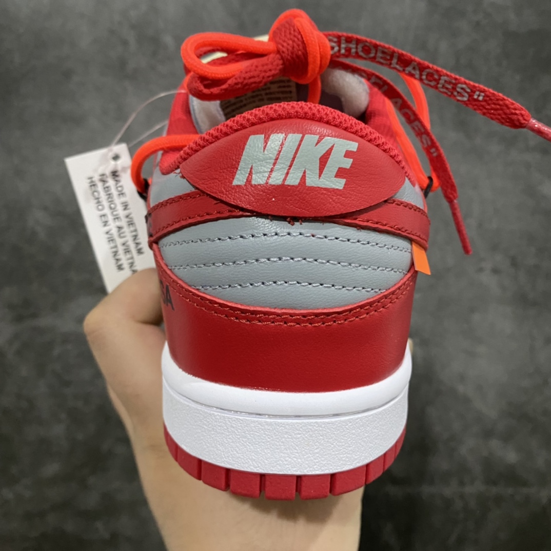 图片[4]-Top版本Off-White™ x NK Dunk Low OW联名灰红CT0856-600 原厂皮料加持 原楦原模打造完美版型 原厂航空铝磨具打磨大底 极致还原 无解鞋型 原盒原装配套 圈内天花板工艺 原厂冲刀 超高清洁度 全鞋零毛边皮料切割 采用原厂百宏鞋带以及原厂百宏织唛舌标 鞋带孔收紧绳长度 足以区分市面口嗨版本 原厂油墨 色泽亮度 高频效果一致 原厂拉帮工艺 针距密度一致 一针一线自然拉伸不弯曲 青岛定制原装标几率过验 尺码：36 36.5 37.5 38 38.5 39 40 40.5 41 42 42.5 43 44 44.5 45 46 47.5-选品中心