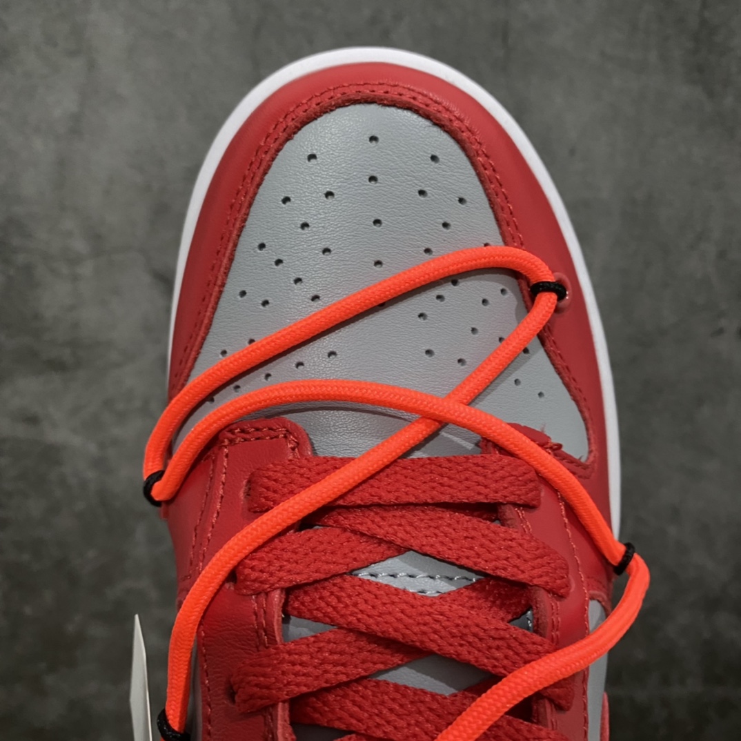图片[5]-Top版本Off-White™ x NK Dunk Low OW联名灰红CT0856-600 原厂皮料加持 原楦原模打造完美版型 原厂航空铝磨具打磨大底 极致还原 无解鞋型 原盒原装配套 圈内天花板工艺 原厂冲刀 超高清洁度 全鞋零毛边皮料切割 采用原厂百宏鞋带以及原厂百宏织唛舌标 鞋带孔收紧绳长度 足以区分市面口嗨版本 原厂油墨 色泽亮度 高频效果一致 原厂拉帮工艺 针距密度一致 一针一线自然拉伸不弯曲 青岛定制原装标几率过验 尺码：36 36.5 37.5 38 38.5 39 40 40.5 41 42 42.5 43 44 44.5 45 46 47.5-选品中心