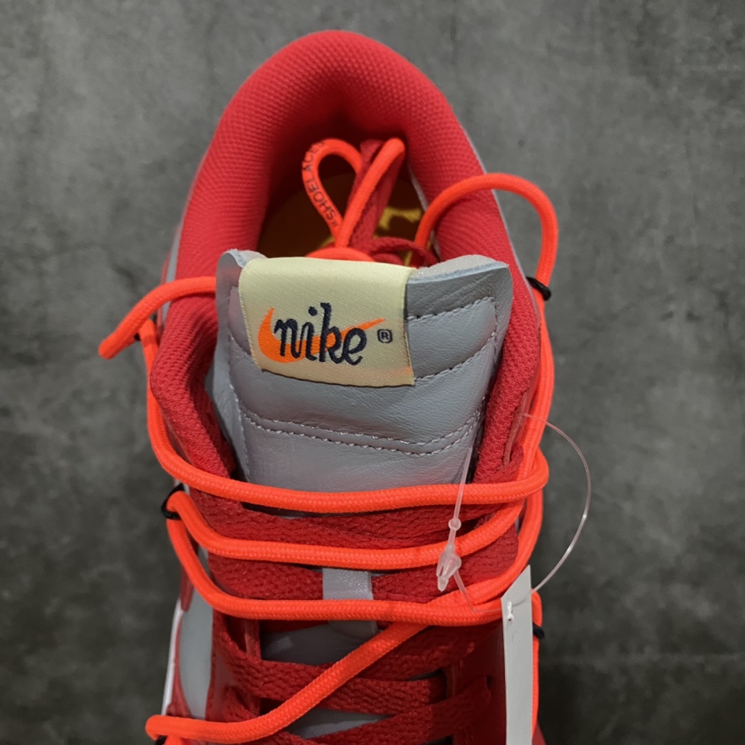 图片[8]-Top版本Off-White™ x NK Dunk Low OW联名灰红CT0856-600 原厂皮料加持 原楦原模打造完美版型 原厂航空铝磨具打磨大底 极致还原 无解鞋型 原盒原装配套 圈内天花板工艺 原厂冲刀 超高清洁度 全鞋零毛边皮料切割 采用原厂百宏鞋带以及原厂百宏织唛舌标 鞋带孔收紧绳长度 足以区分市面口嗨版本 原厂油墨 色泽亮度 高频效果一致 原厂拉帮工艺 针距密度一致 一针一线自然拉伸不弯曲 青岛定制原装标几率过验 尺码：36 36.5 37.5 38 38.5 39 40 40.5 41 42 42.5 43 44 44.5 45 46 47.5-选品中心