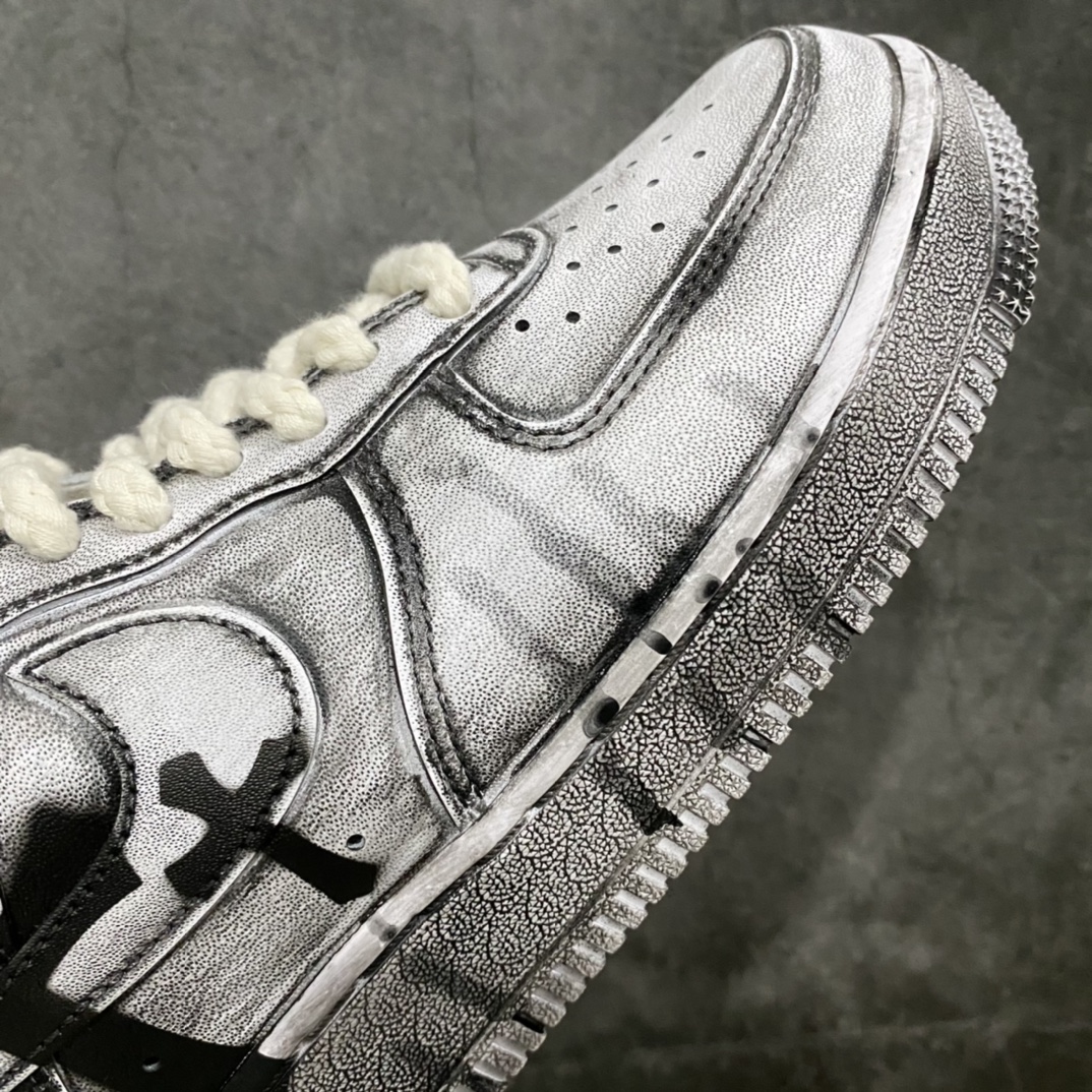 图片[6]-神级客制 NK Air Force 1 Low 空军一号低帮休闲板鞋 克罗心联名定制白黑泼墨配色 该鞋款整体以纯白空军作为基鞋纯手工定制改造 融入克罗心文化元素 采用侵染做旧油泼墨 克罗心十字架徽标 后跟印有上帝保佑\”Godbless\”英文字样 INS客制大神限定配色 外贸专供 尺码：36 36.5 37.5 38 38.5 39 40 40.5 41 42 42.5 43 44 44.5 45 46-选品中心