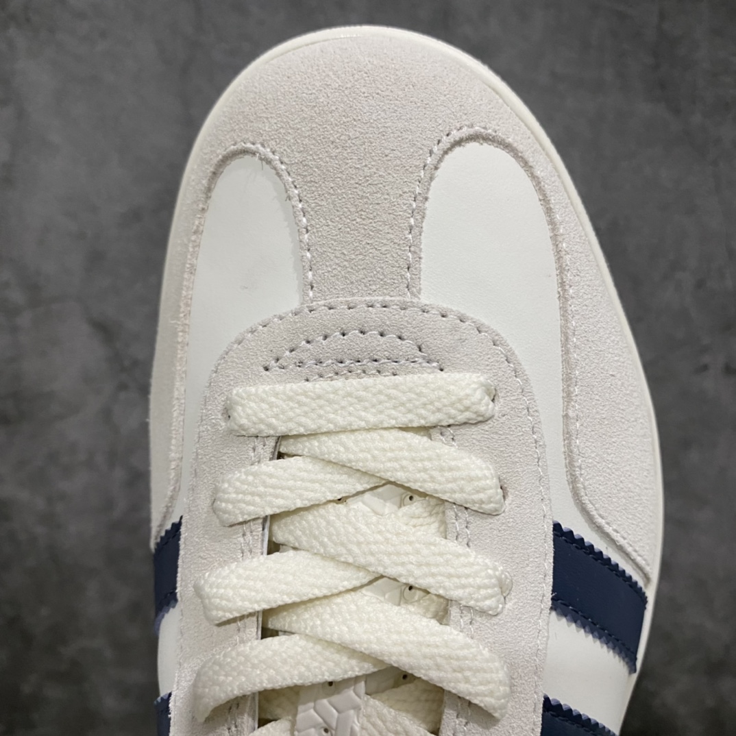 图片[5]-R版 市场目前最优版本 古驰Gucci x AD Originals Gazelle\”Esquisite Gucci\”联名羚羊系列低帮复古百搭休闲运动板鞋 HQ8849 双方以 Originals GAZELLE 以为蓝本，保留鞋身三线的同时，通过帆布、麂皮、仿蛇纹理和 Gucci Logo 元素等配色，释放出出多样的可塑性。大底方面则在后跟特别刻印有 Gucci 字样，彰显联名身份。 尺码：36 36.5 37 38 38.5 39 40 40.5 41 42 42.5 43 44-选品中心