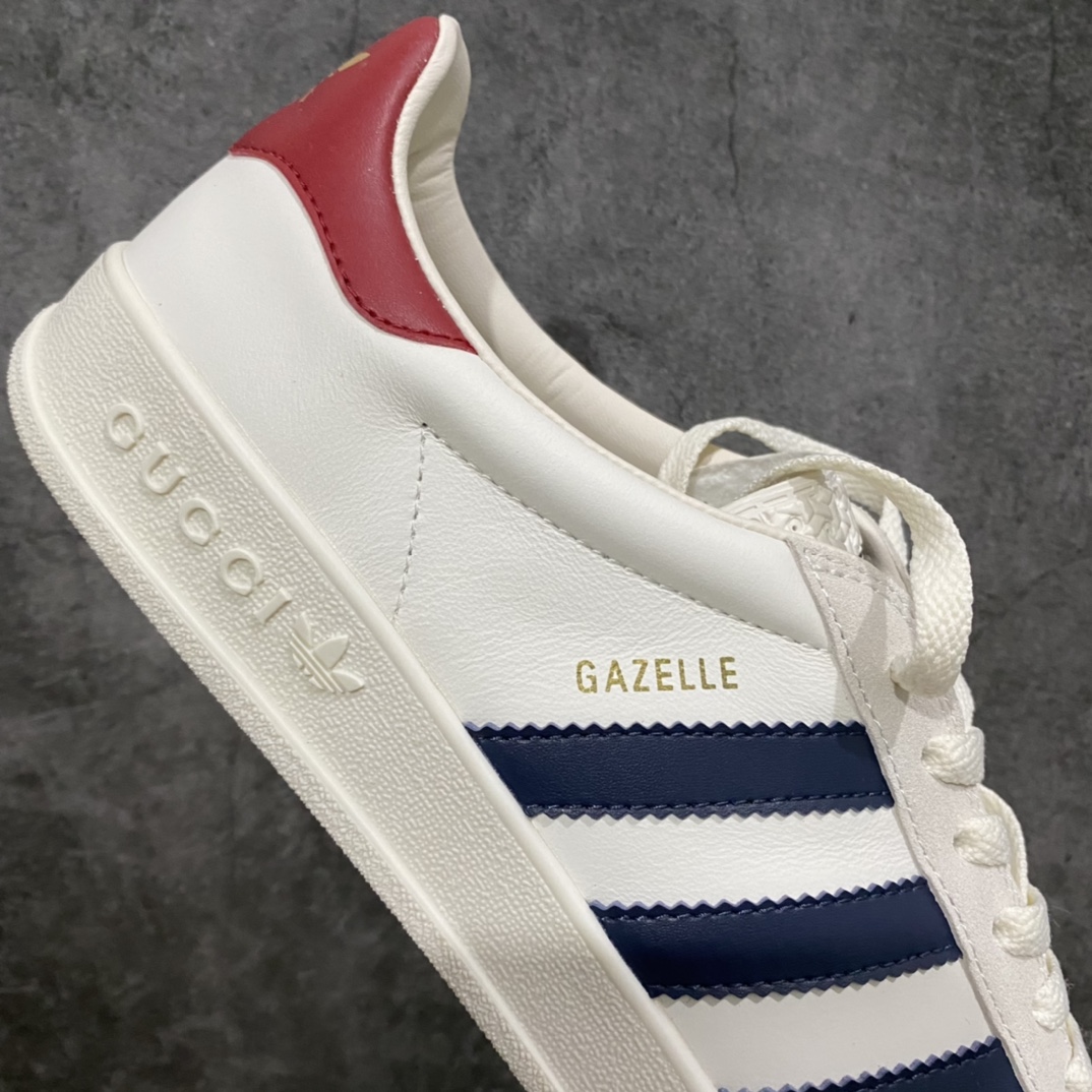 图片[7]-R版 市场目前最优版本 古驰Gucci x AD Originals Gazelle\”Esquisite Gucci\”联名羚羊系列低帮复古百搭休闲运动板鞋 HQ8849 双方以 Originals GAZELLE 以为蓝本，保留鞋身三线的同时，通过帆布、麂皮、仿蛇纹理和 Gucci Logo 元素等配色，释放出出多样的可塑性。大底方面则在后跟特别刻印有 Gucci 字样，彰显联名身份。 尺码：36 36.5 37 38 38.5 39 40 40.5 41 42 42.5 43 44-选品中心