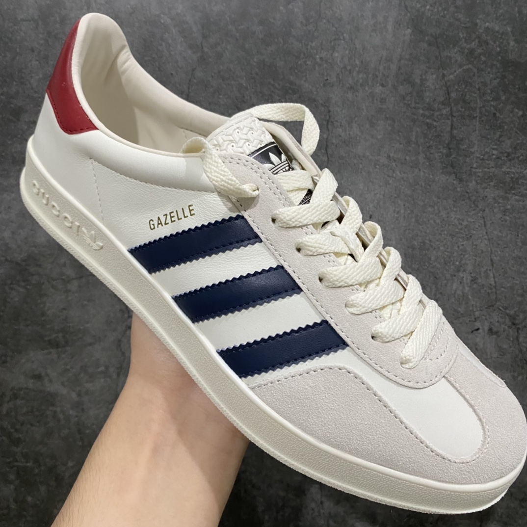 图片[3]-R版 市场目前最优版本 古驰Gucci x AD Originals Gazelle\”Esquisite Gucci\”联名羚羊系列低帮复古百搭休闲运动板鞋 HQ8849 双方以 Originals GAZELLE 以为蓝本，保留鞋身三线的同时，通过帆布、麂皮、仿蛇纹理和 Gucci Logo 元素等配色，释放出出多样的可塑性。大底方面则在后跟特别刻印有 Gucci 字样，彰显联名身份。 尺码：36 36.5 37 38 38.5 39 40 40.5 41 42 42.5 43 44-选品中心
