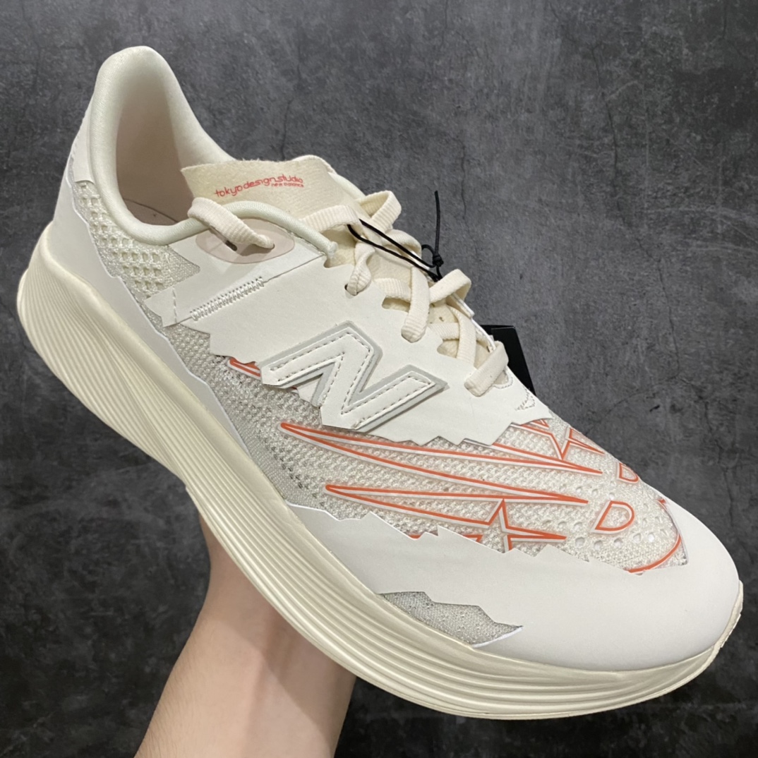 图片[3]-外贸纯原版出货‼️ Stone Island x New Balance RC Elite V2 NB石头岛联米白红配色 Stone Island与NewBalance\’s Tokyo Design Studio合作推出FuelCellRCEliteV2 这是双方首次选用特定的跑步和训练鞋合作。因为两者有一些共同的核心价值观。创新、独立和无噱头品质的传承使字母N和StoneIsland指南针成为品味的代名词。Stone Island Tokyo Design Studio FuelCell RC Elite的外型、推进性的FuelCell缓震、全掌、能量回馈的碳纤维板和透气的针织鞋面，搭配锯齿状边缘，合成覆盖层，灵感来源于经典的574。 尺码：36 37 37.5 38 38.5 39.5 40 41.5 42 42.5 43 44 44.5 45 46.5-选品中心