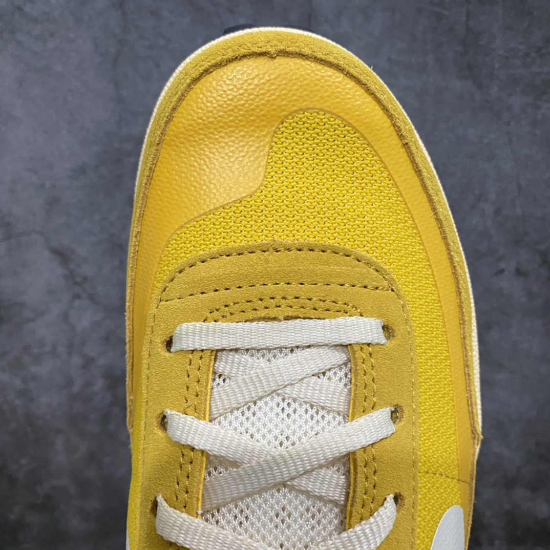 图片[5]-神版Tom Sachs x NK Craft General Purpose Shoe 联名宇航员4.0火星鞋 DA6672-200 整双鞋的外形和Killshot 较为相似 使用 Mesh 材料作为主体 鞋头和鞋跟都有麂皮材质做加强 鞋头处还有热压材料保护脚趾 整体配色方案较为低调 浅灰色的麂皮搭配上乳白色的 Mesh 材料 鞋身上纯白色硕大的Swoosh 也更吸引人眼球 鞋领口处还有蓝色的标签作为点缀 中底方面使用大地色系的泡棉材质 和浅色的鞋身形成反差带来视觉冲击力 鞋盒上的亮点也不少 手绘风格的 Tom Sachs 和 General Purpose Shoe 字样以及 Swoosh 在鞋盒侧面异常亮眼 颇有 Tom 的个人风格 鞋盒底部也有手写风格的文字 Own Less Do More 尺码：36 36.5 37.5 38 38.5 39 40 40.5 41 42 42.5 43 44 44.5 45 46-选品中心