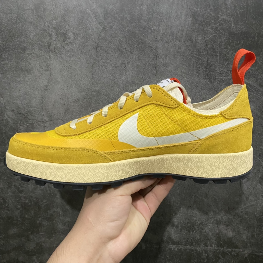 图片[2]-神版Tom Sachs x NK Craft General Purpose Shoe 联名宇航员4.0火星鞋 DA6672-200 整双鞋的外形和Killshot 较为相似 使用 Mesh 材料作为主体 鞋头和鞋跟都有麂皮材质做加强 鞋头处还有热压材料保护脚趾 整体配色方案较为低调 浅灰色的麂皮搭配上乳白色的 Mesh 材料 鞋身上纯白色硕大的Swoosh 也更吸引人眼球 鞋领口处还有蓝色的标签作为点缀 中底方面使用大地色系的泡棉材质 和浅色的鞋身形成反差带来视觉冲击力 鞋盒上的亮点也不少 手绘风格的 Tom Sachs 和 General Purpose Shoe 字样以及 Swoosh 在鞋盒侧面异常亮眼 颇有 Tom 的个人风格 鞋盒底部也有手写风格的文字 Own Less Do More 尺码：36 36.5 37.5 38 38.5 39 40 40.5 41 42 42.5 43 44 44.5 45 46-选品中心