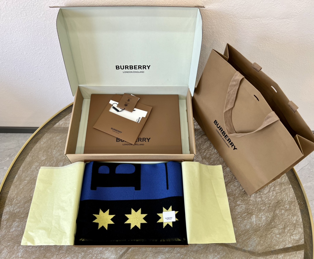 Burberry巴宝莉『London 伦敦』男女通用款围巾