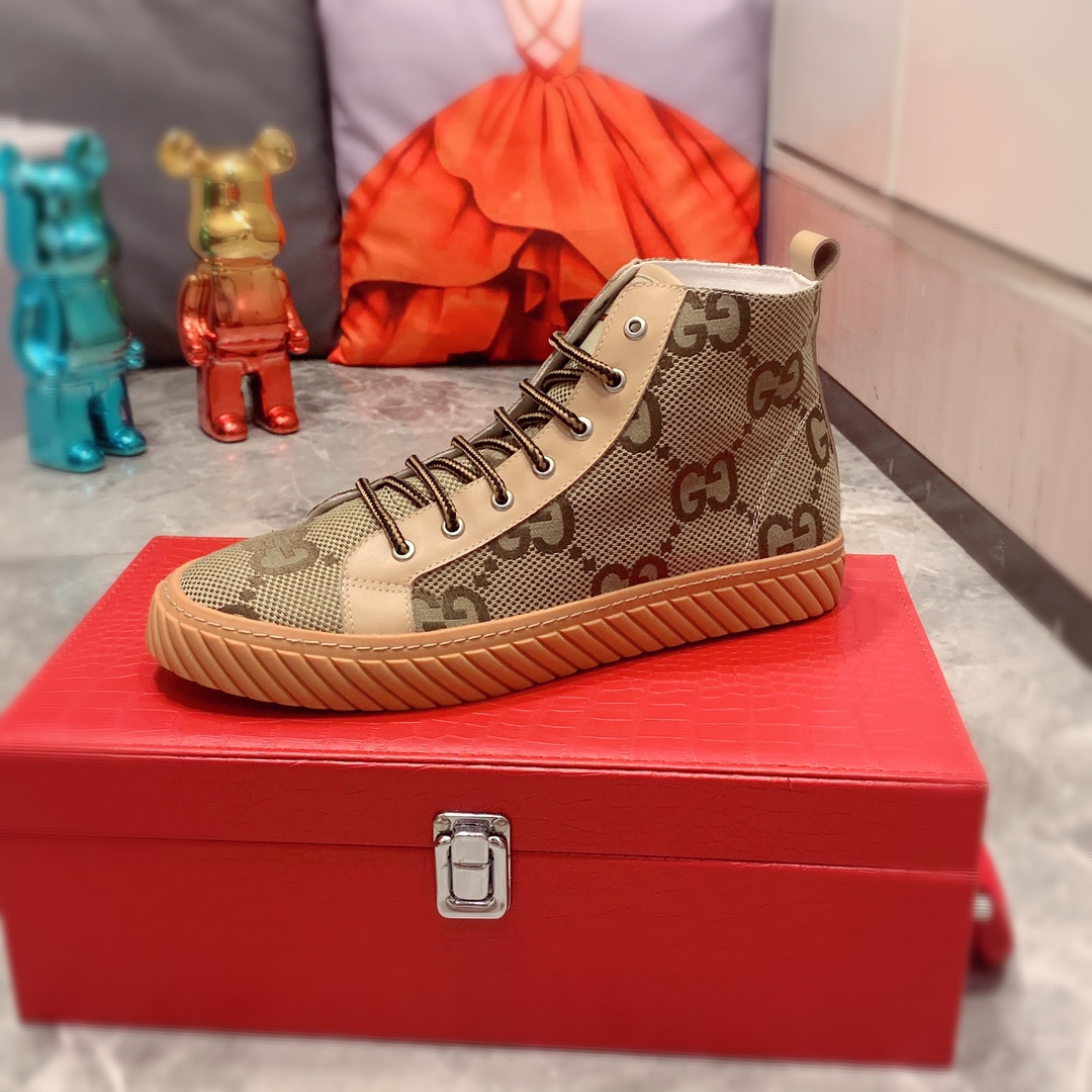 I5 高帮: Gucci  古奇   最新爆款休闲鞋，顶端品牌奢侈～代购，顶级～质量。专柜同卖产品鞋面選用进口透气牛皮搭配布面料材质透气羊皮内里精细做工。原版个性时尚柔软橡膠耐磨防滑大底，上脚轻巧舒适，实物拍摄實物更好看，001广州码: 38-44。2色可选