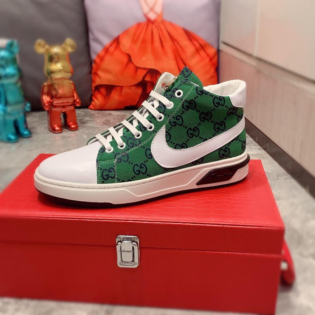 J0 高帮: Gucci  古奇   最新爆款休闲鞋，顶端品牌奢侈～代购，顶级～质量。专柜同卖产品鞋面選用进口透气牛皮搭配布面料材质透气羊皮内里精细做工。原版个性时尚柔软橡膠耐磨防滑大底，上脚轻巧舒适，实物拍摄實物更好看，202广州码: 38-44。2色可选