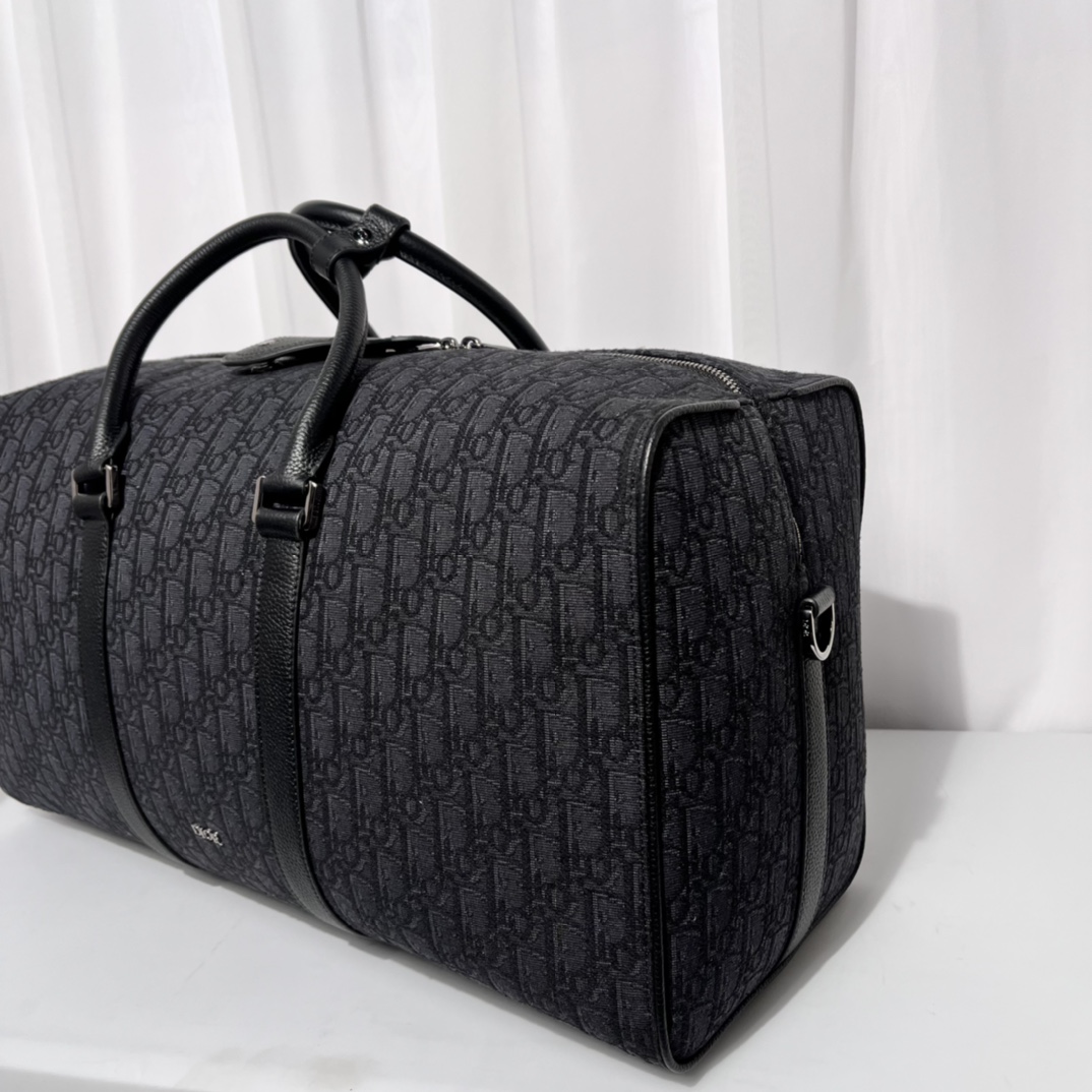 Real photo of Dior travel bag Jacquard Dior Lingot 50 handbag is a new travel bag this season. It is practical, elegant and unique. It is careful