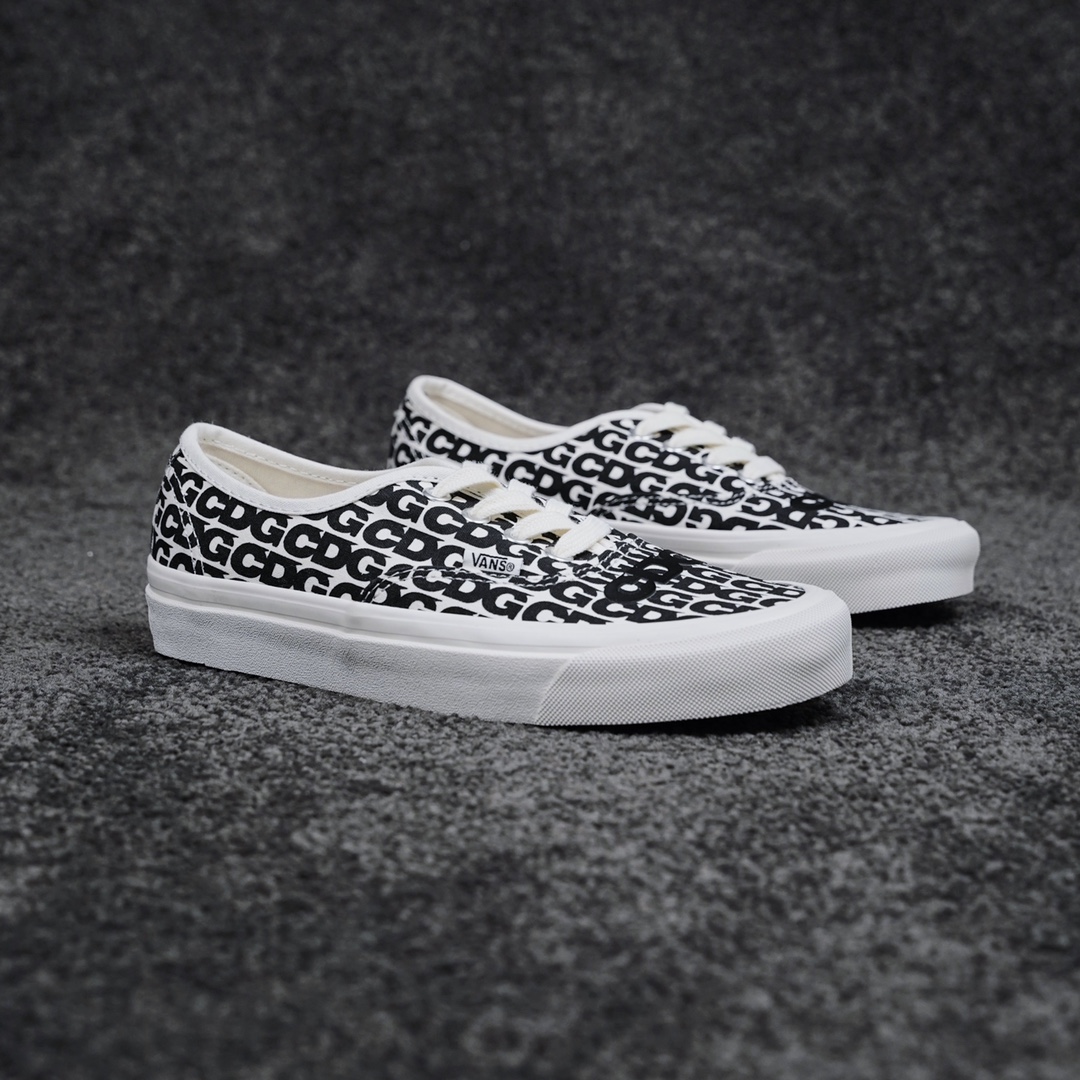 G0 Comme des Garcons x Vans Authentic CDG Logo 川久保玲 万斯联名限定 满印涂鸦 低帮硫化休闲板鞋 原盒配置