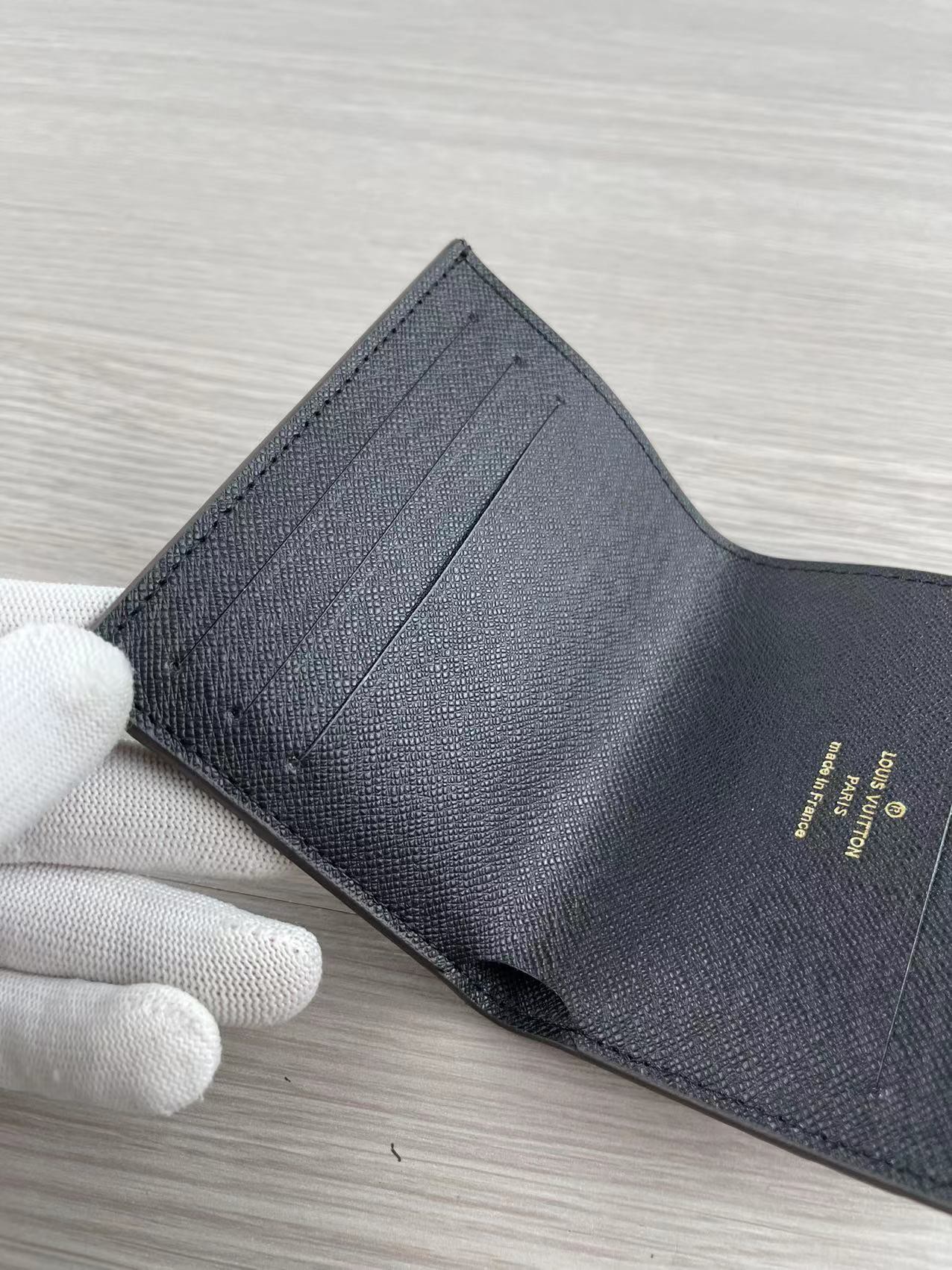 Classic leather card holder with cards inserted