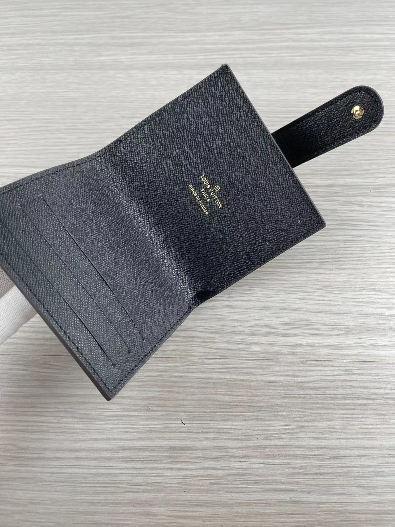 Side profile of classic leather card holder